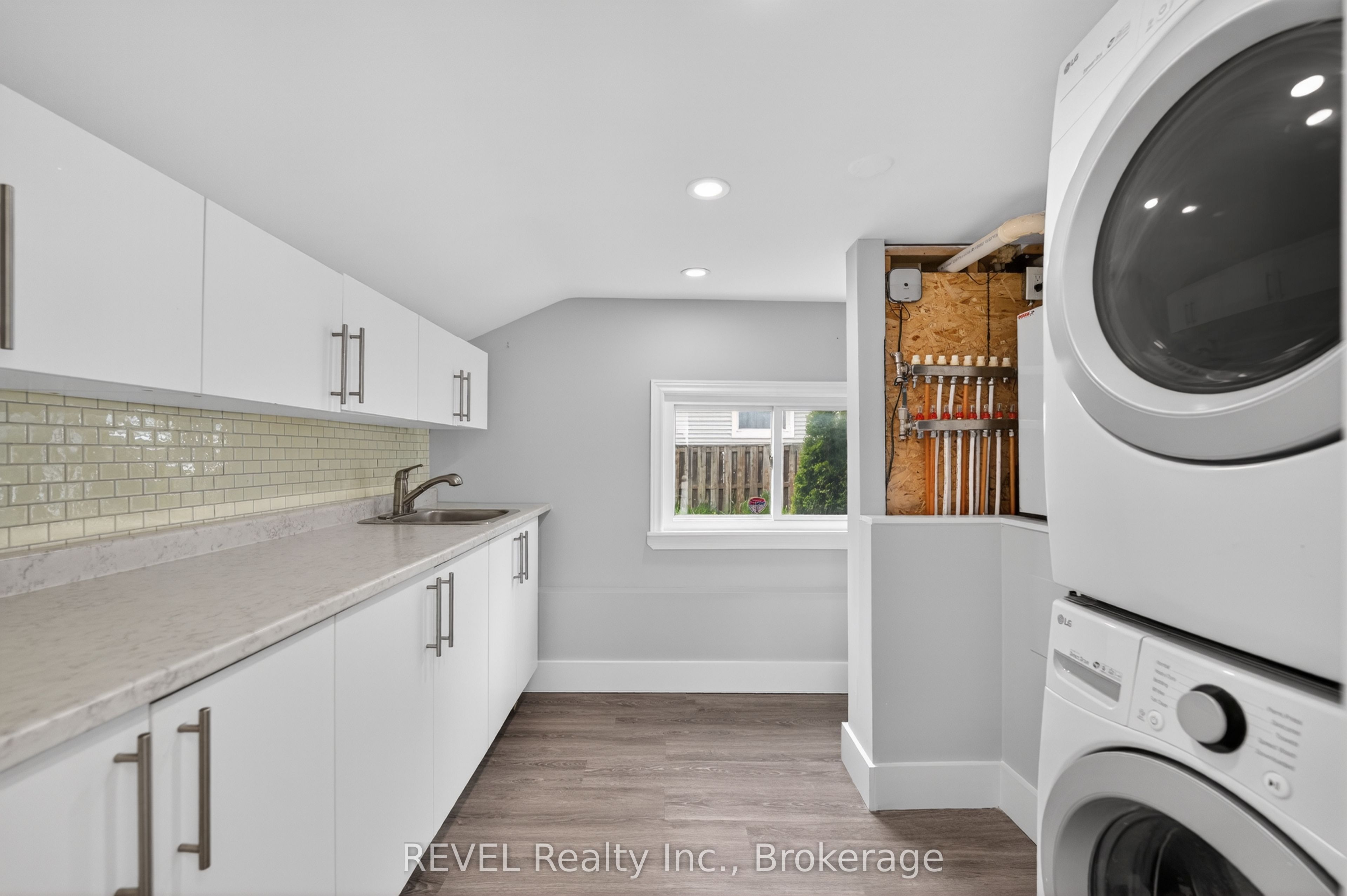15 Phipps Street Property Photo 23