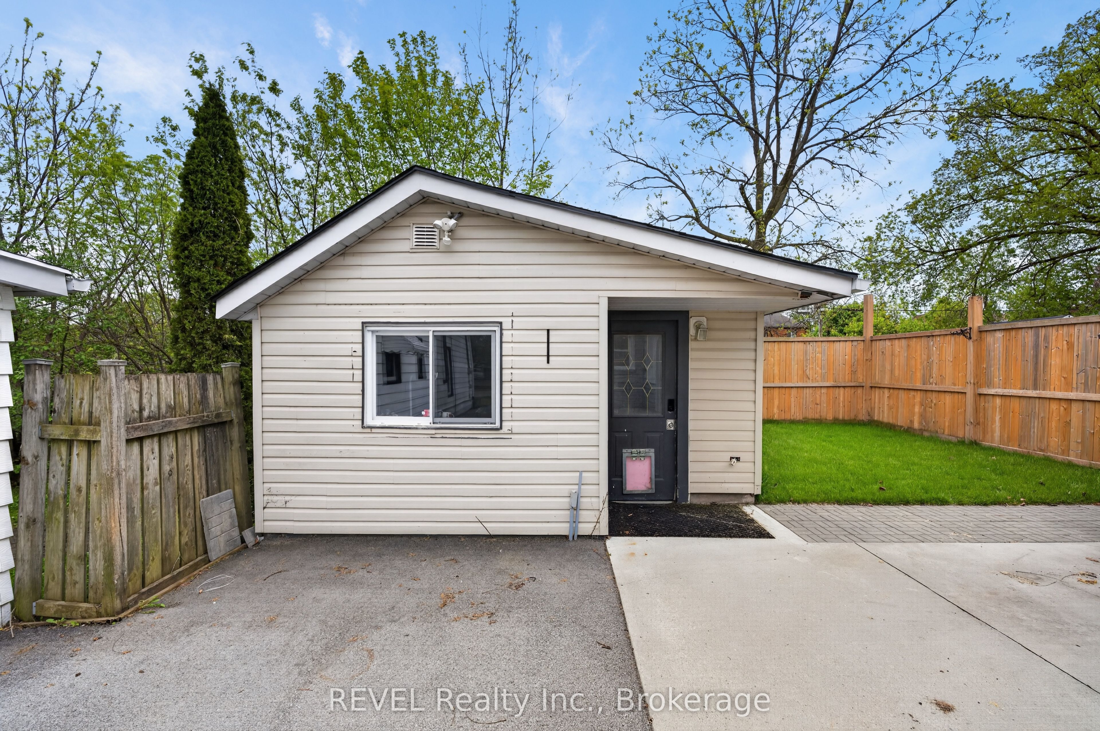 15 Phipps Street Property Photo 35