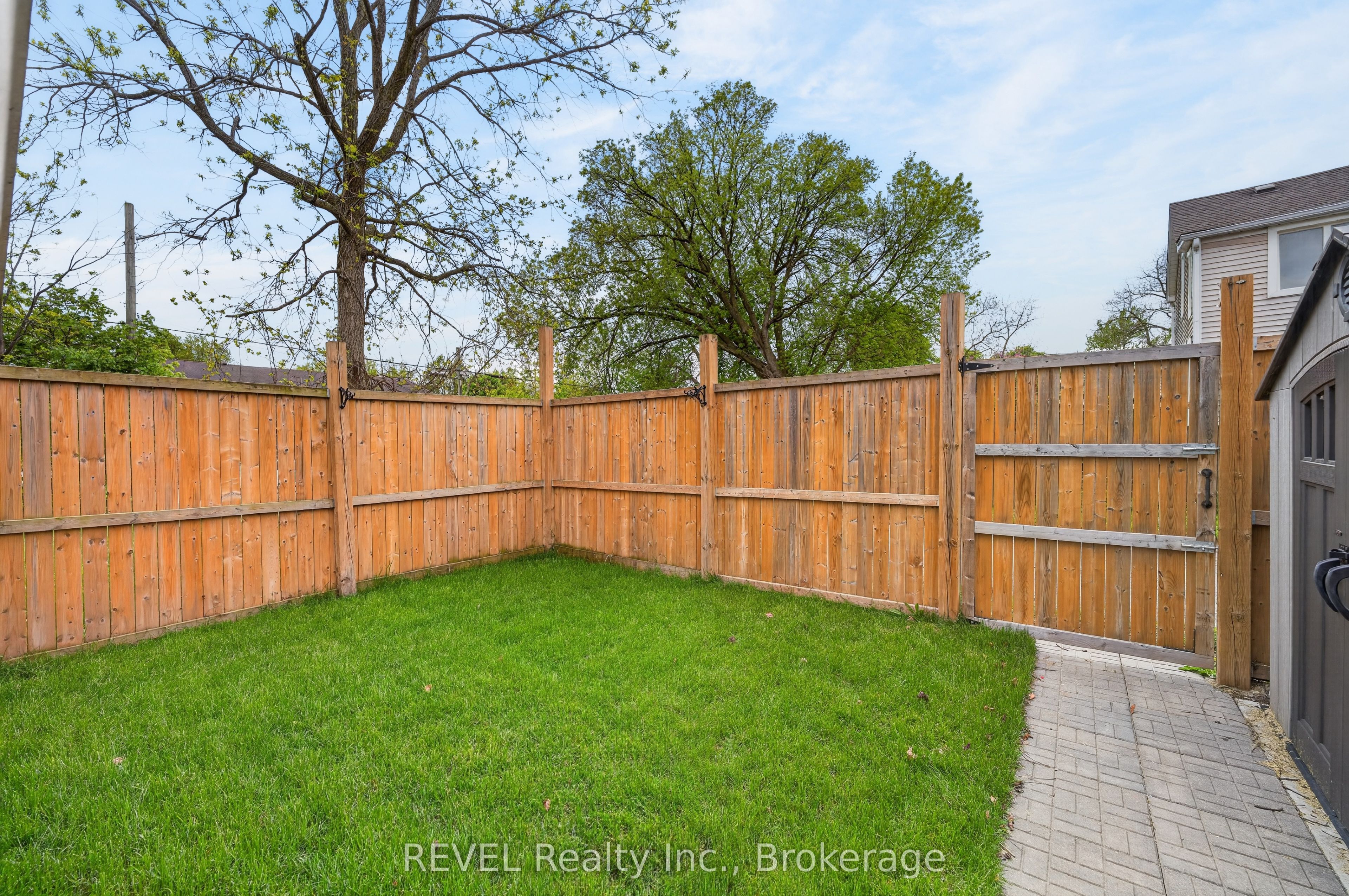 15 Phipps Street Property Photo 36