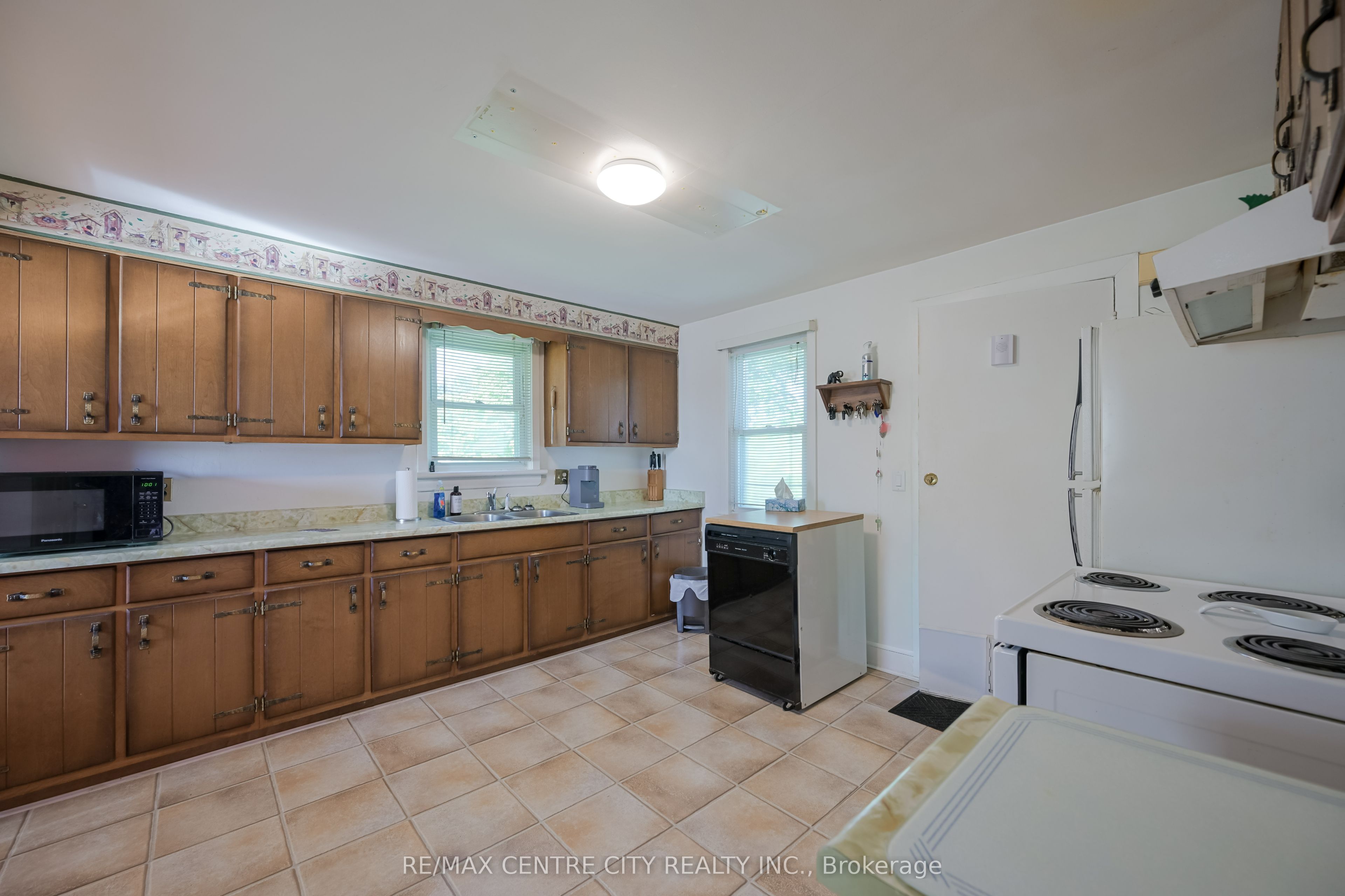 12329 Graham Road Property Photo 7