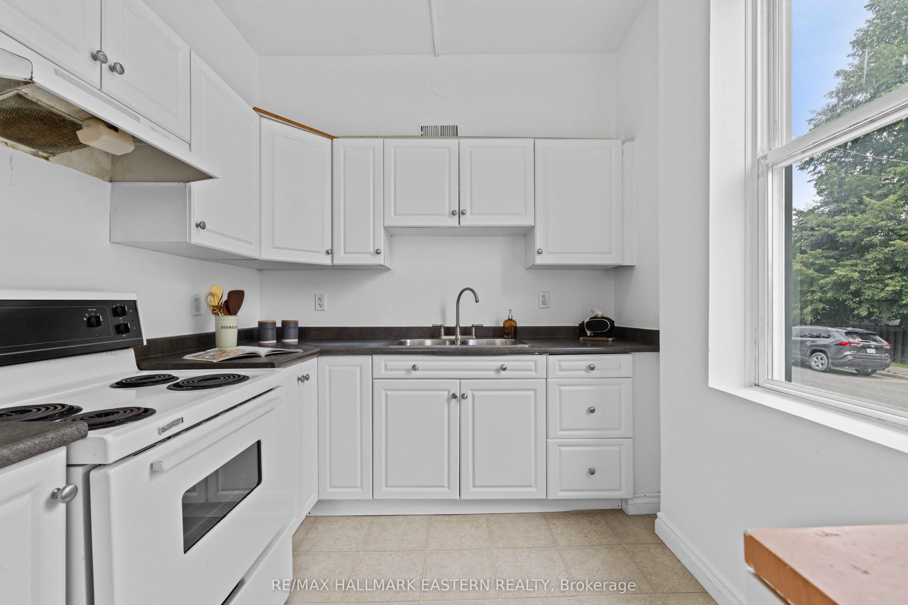 284-288 Brock Street Property Photo 9