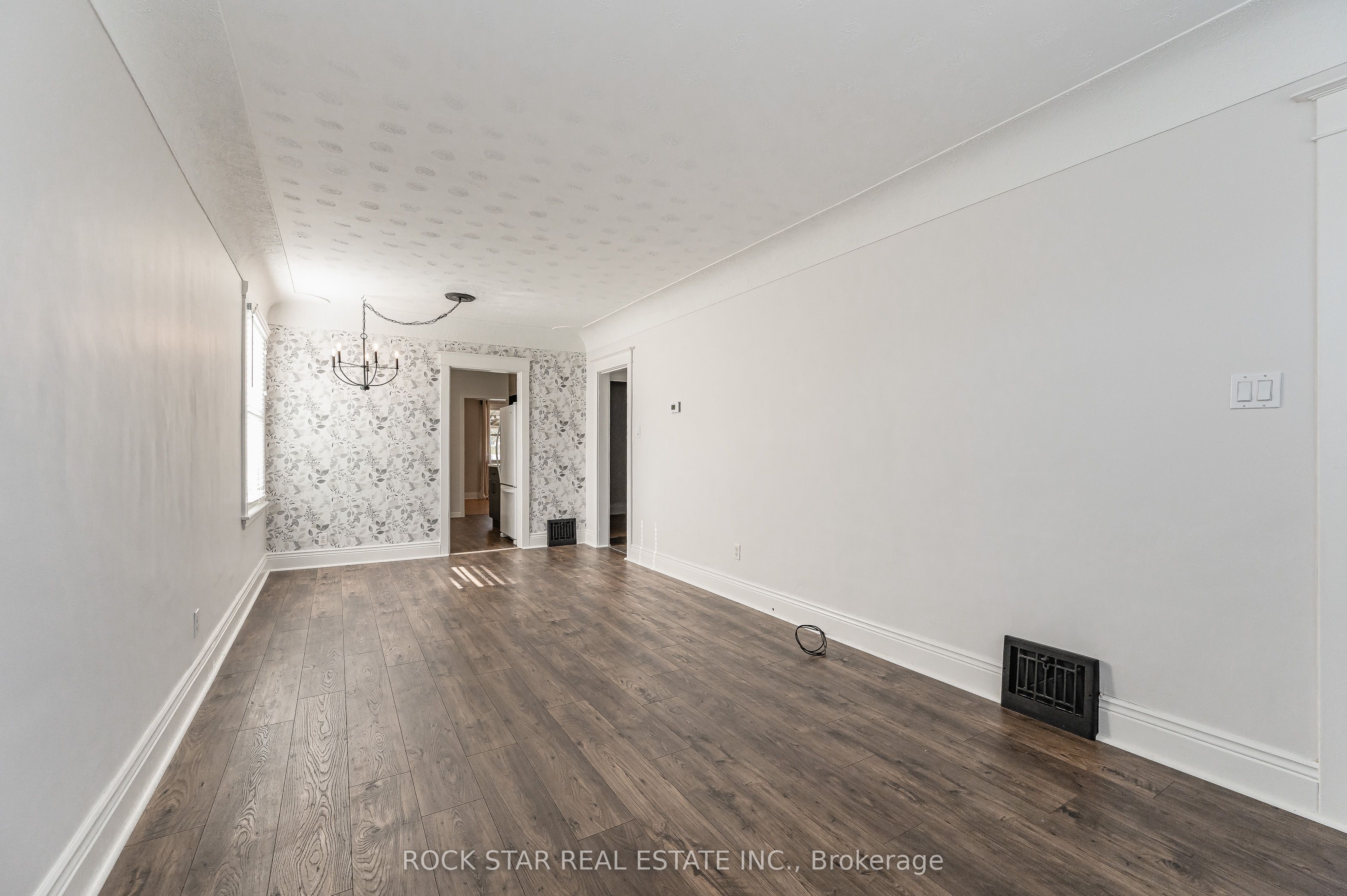 257 Tragina Avenue N Property Photo 5