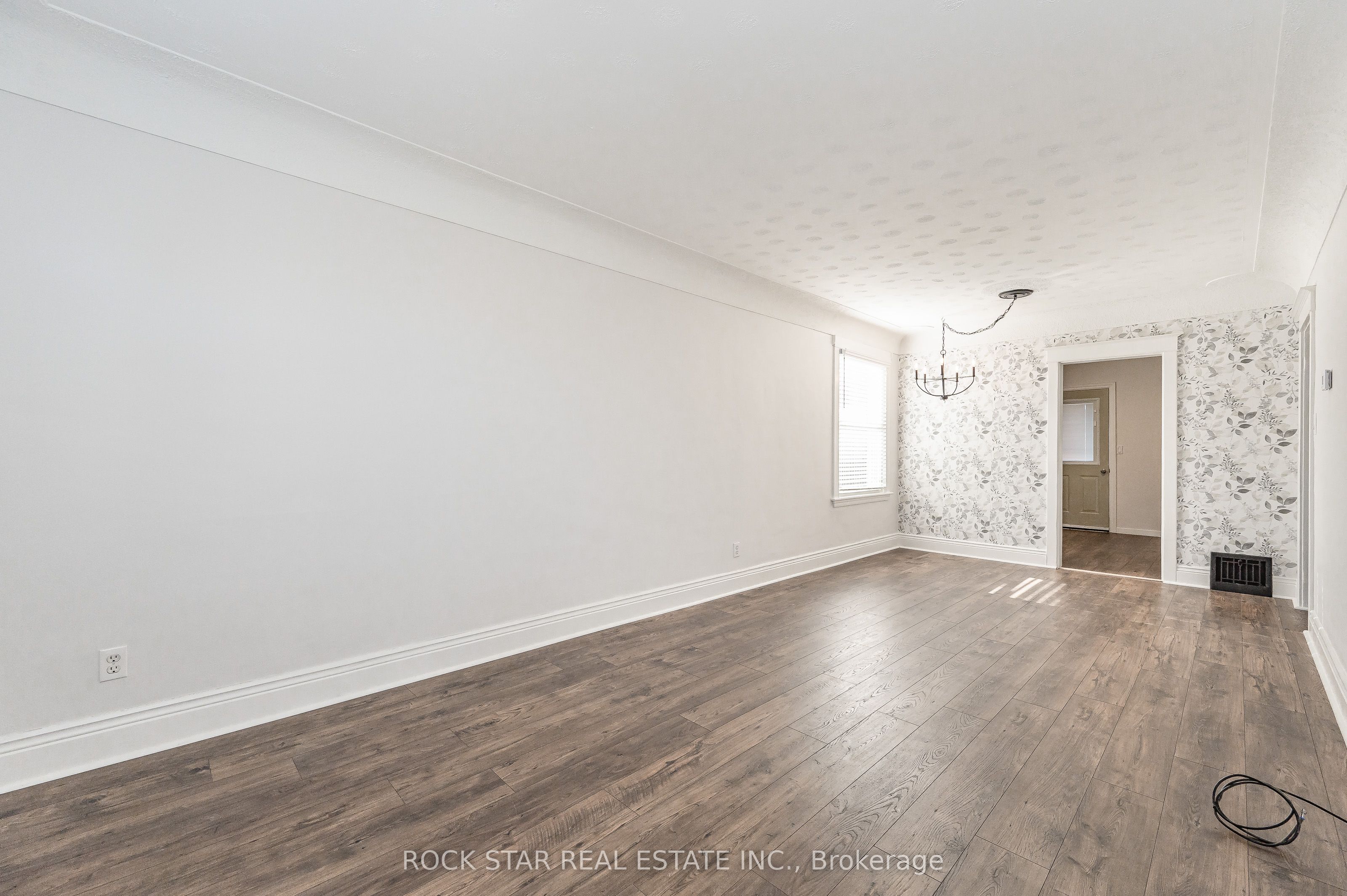 257 Tragina Avenue N Property Photo 6