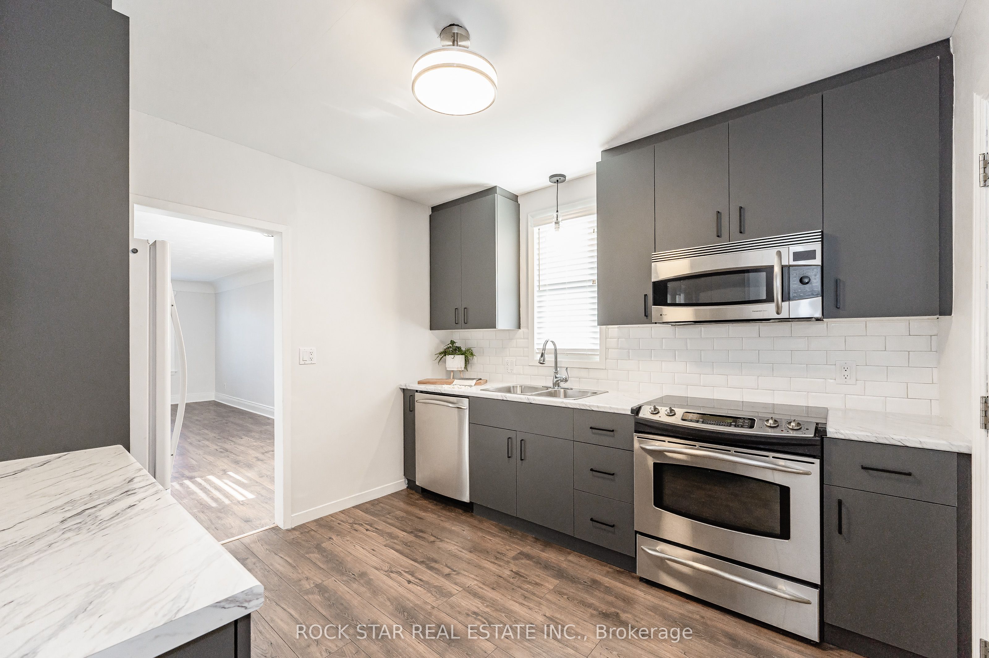 257 Tragina Avenue N Property Photo 7