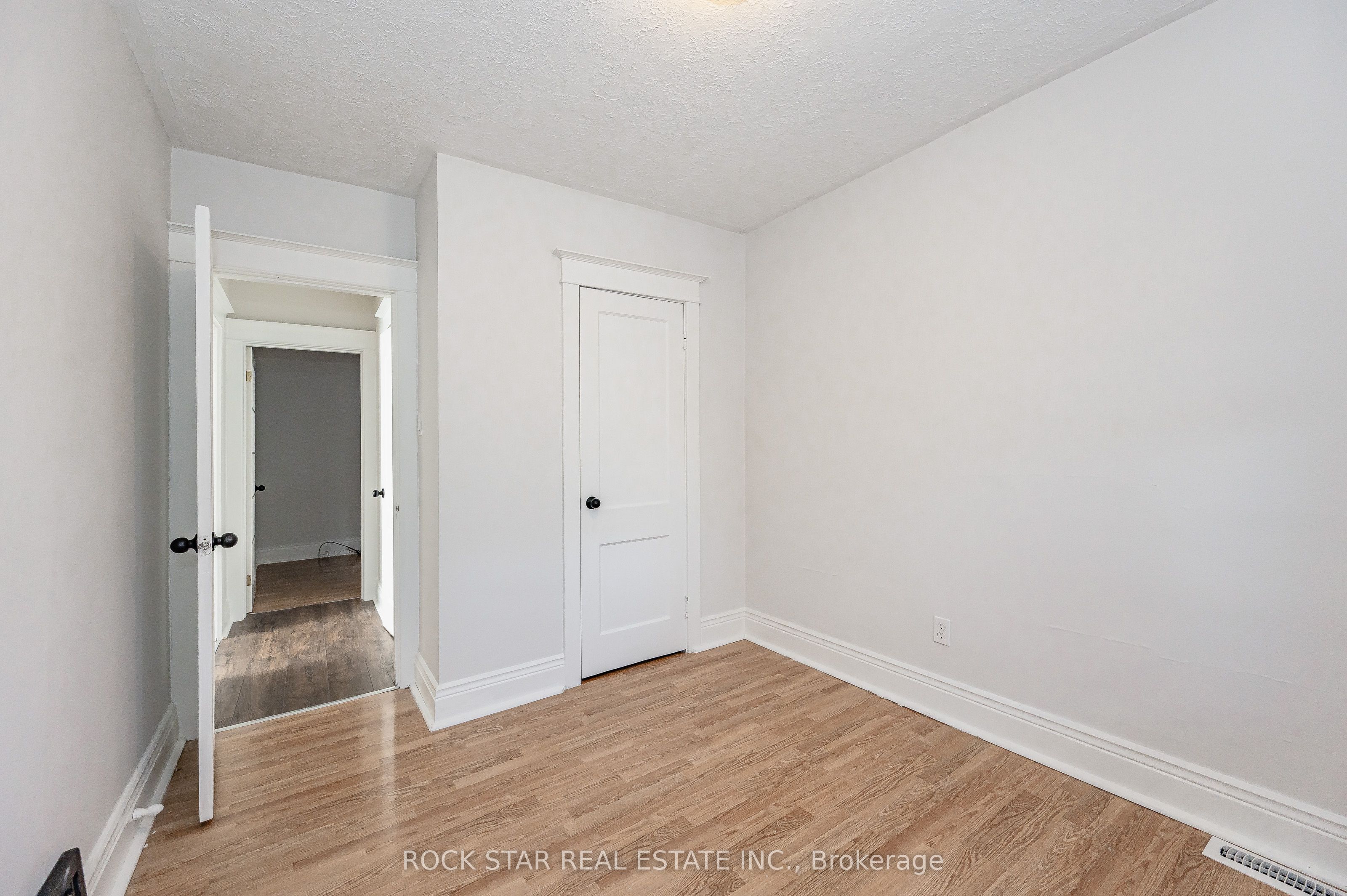 257 Tragina Avenue N Property Photo 11