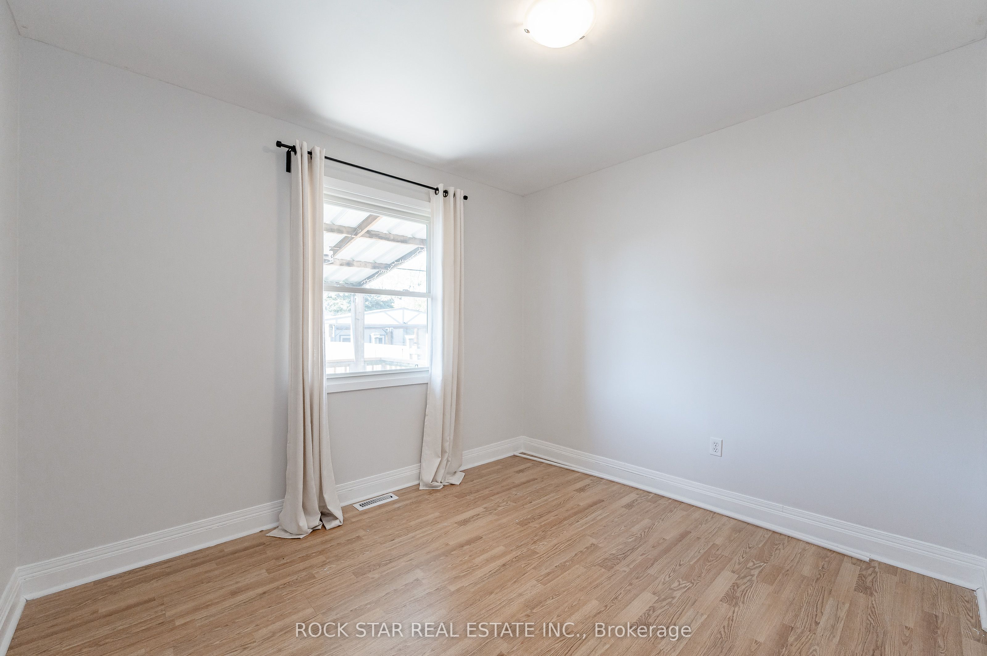 257 Tragina Avenue N Property Photo 12