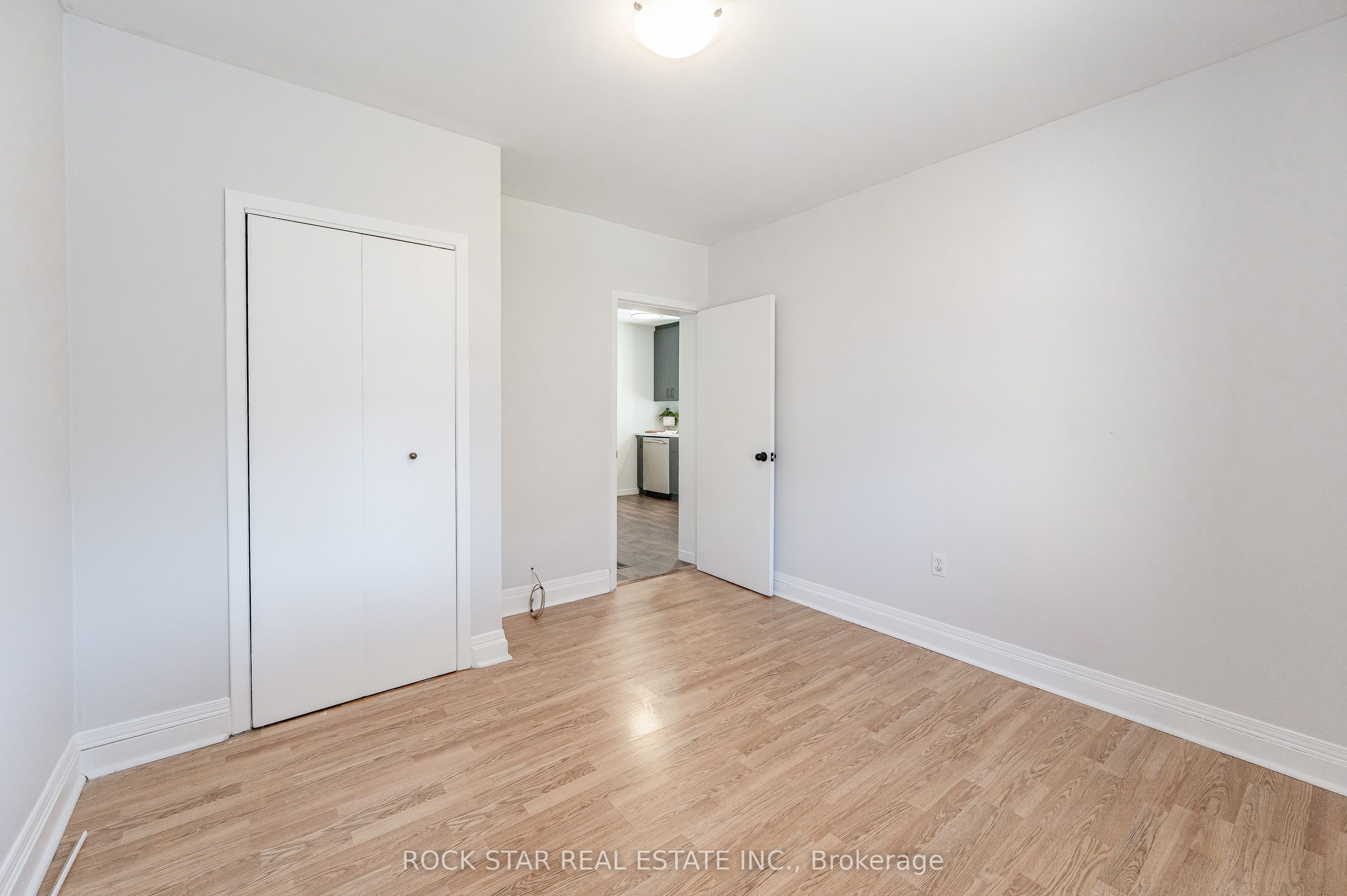 257 Tragina Avenue N Property Photo 13