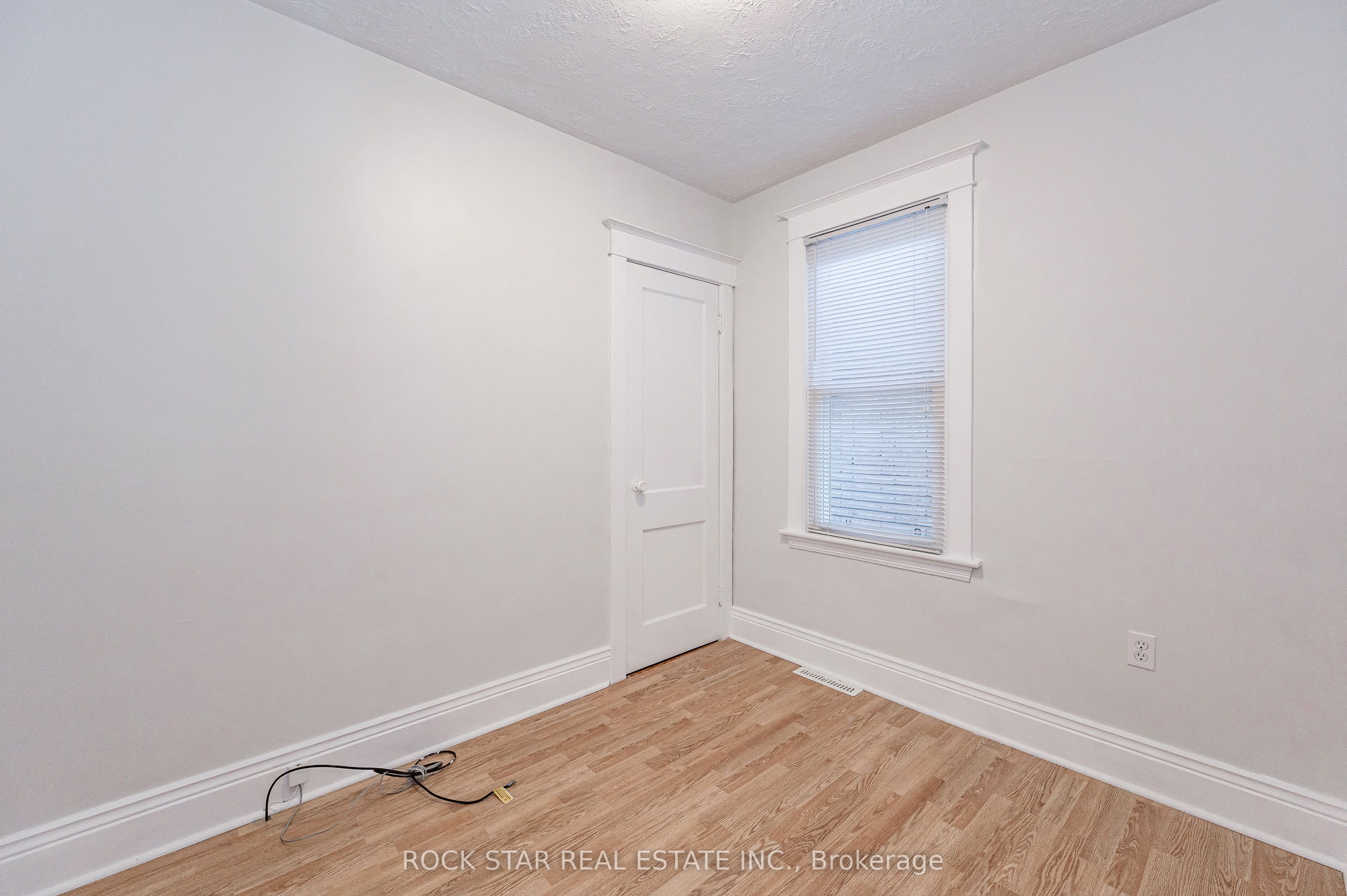 257 Tragina Avenue N Property Photo 14