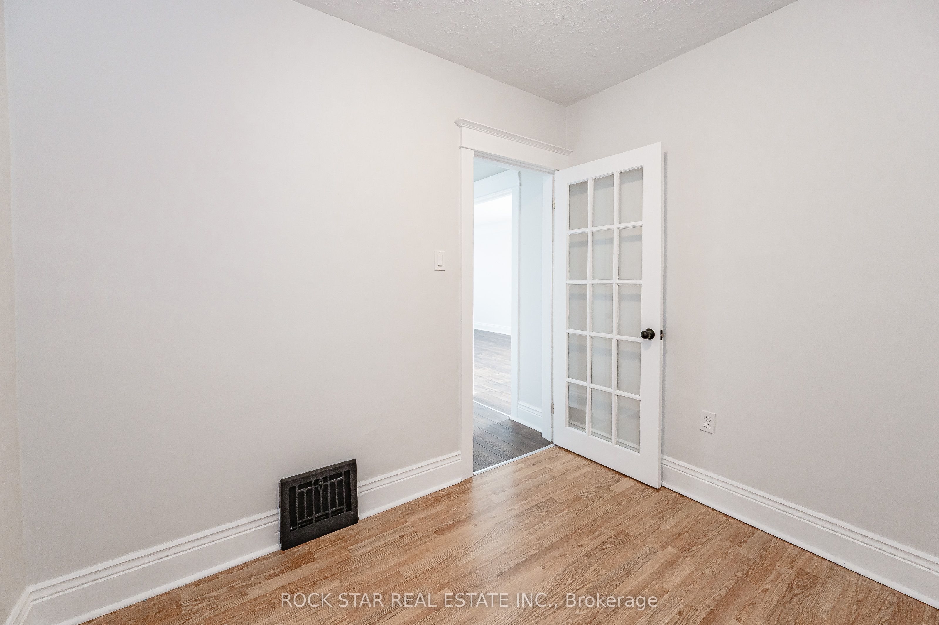 257 Tragina Avenue N Property Photo 15