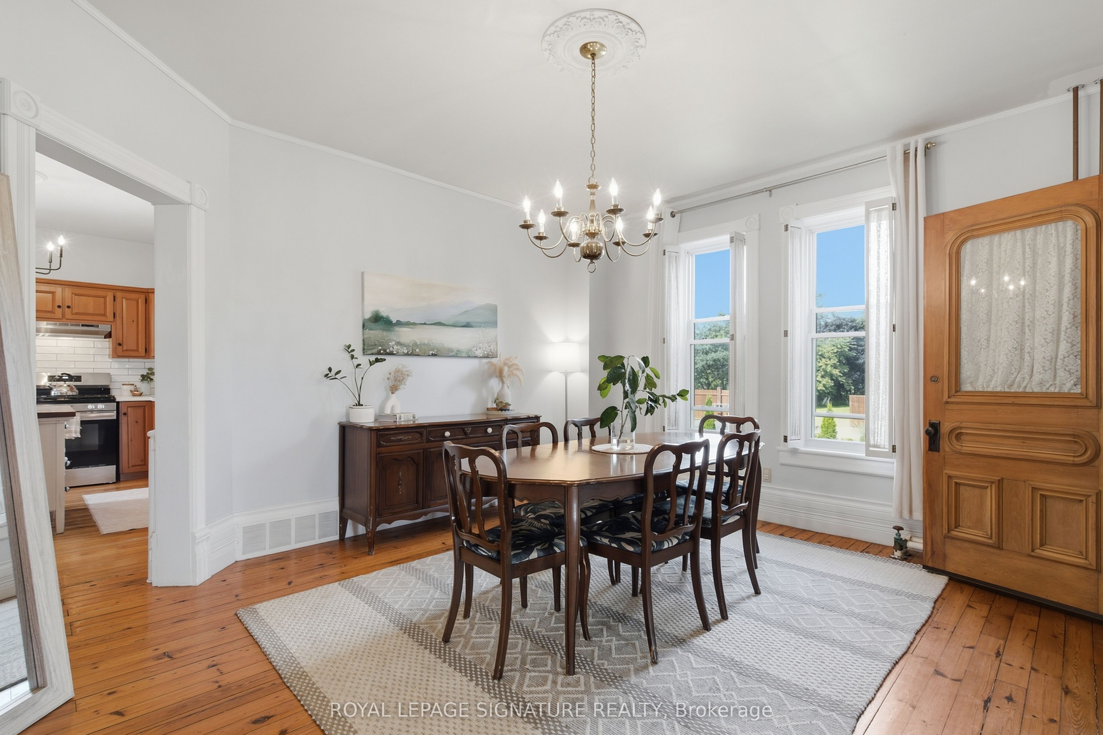 136 King Street S Property Photo 9
