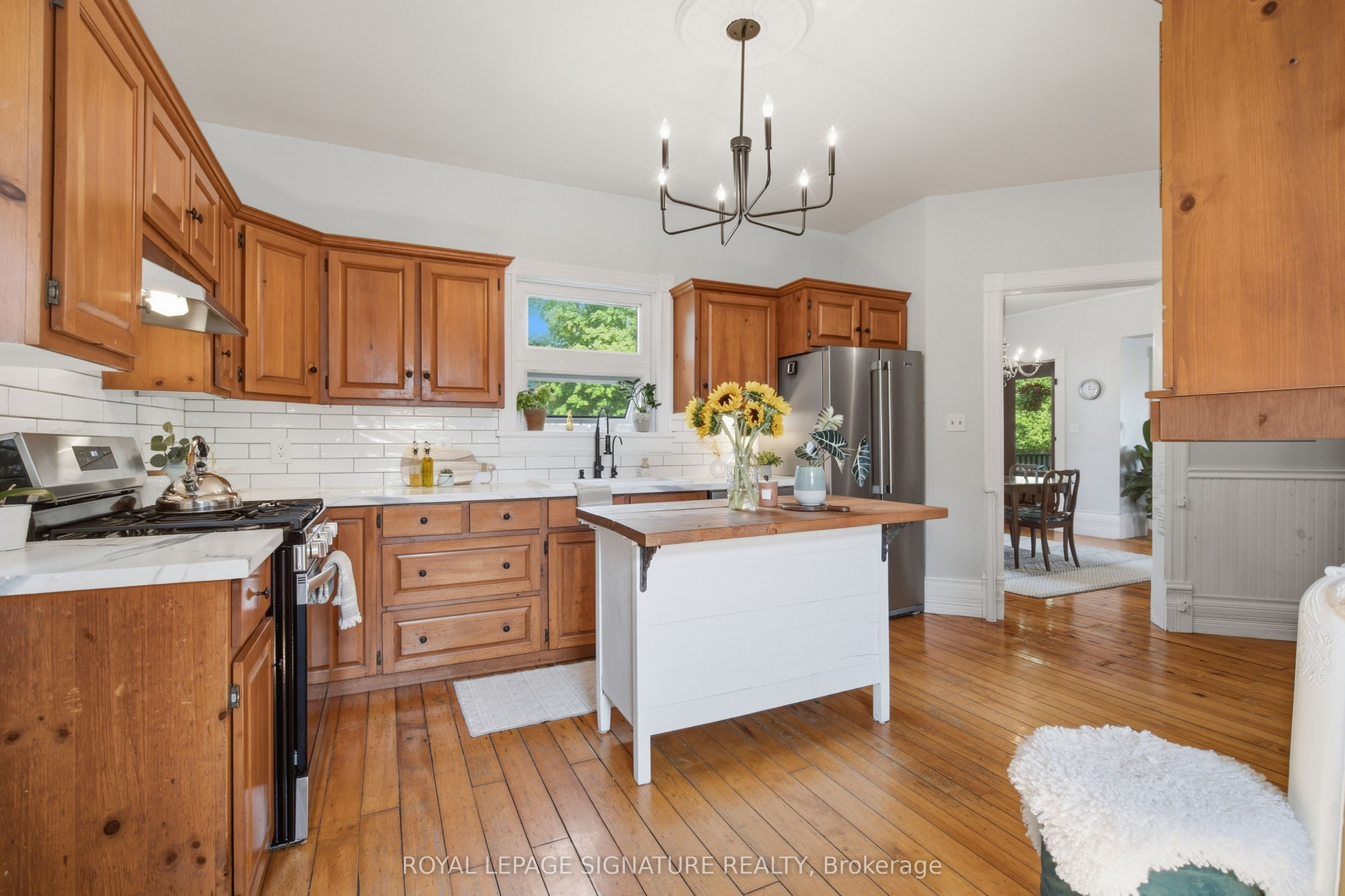 136 King Street S Property Photo 12