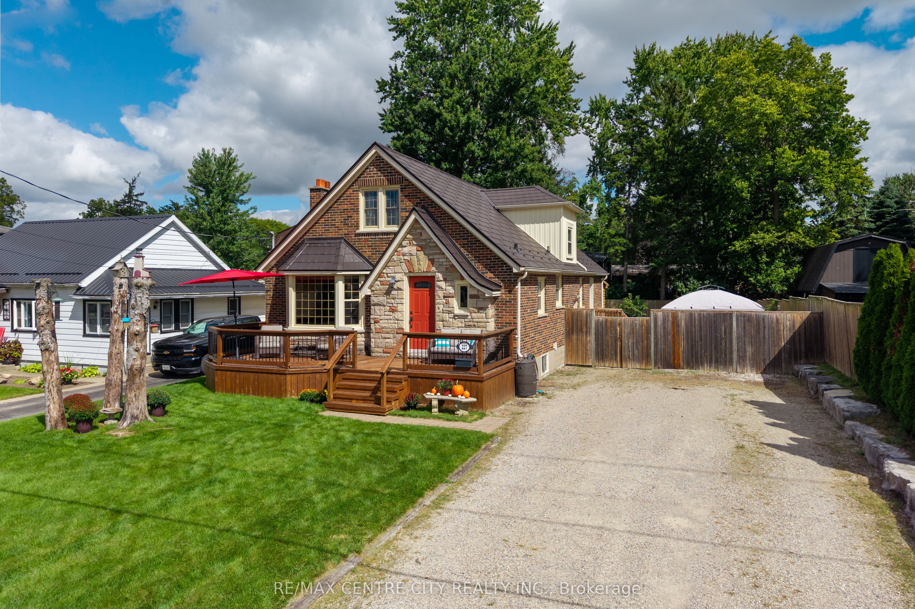 227 Beattie Street Property Photo 1