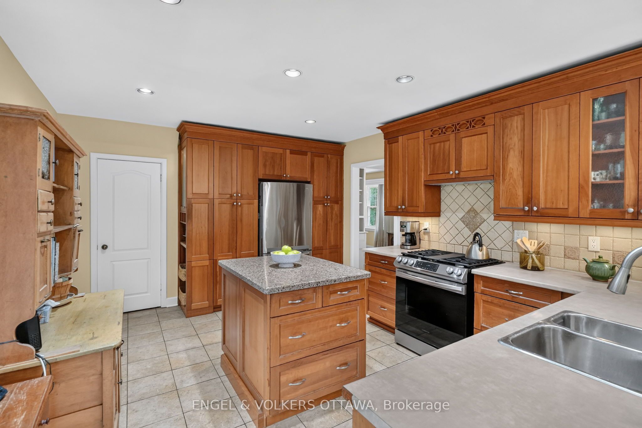 250 Faircrest Road Property Photo 8