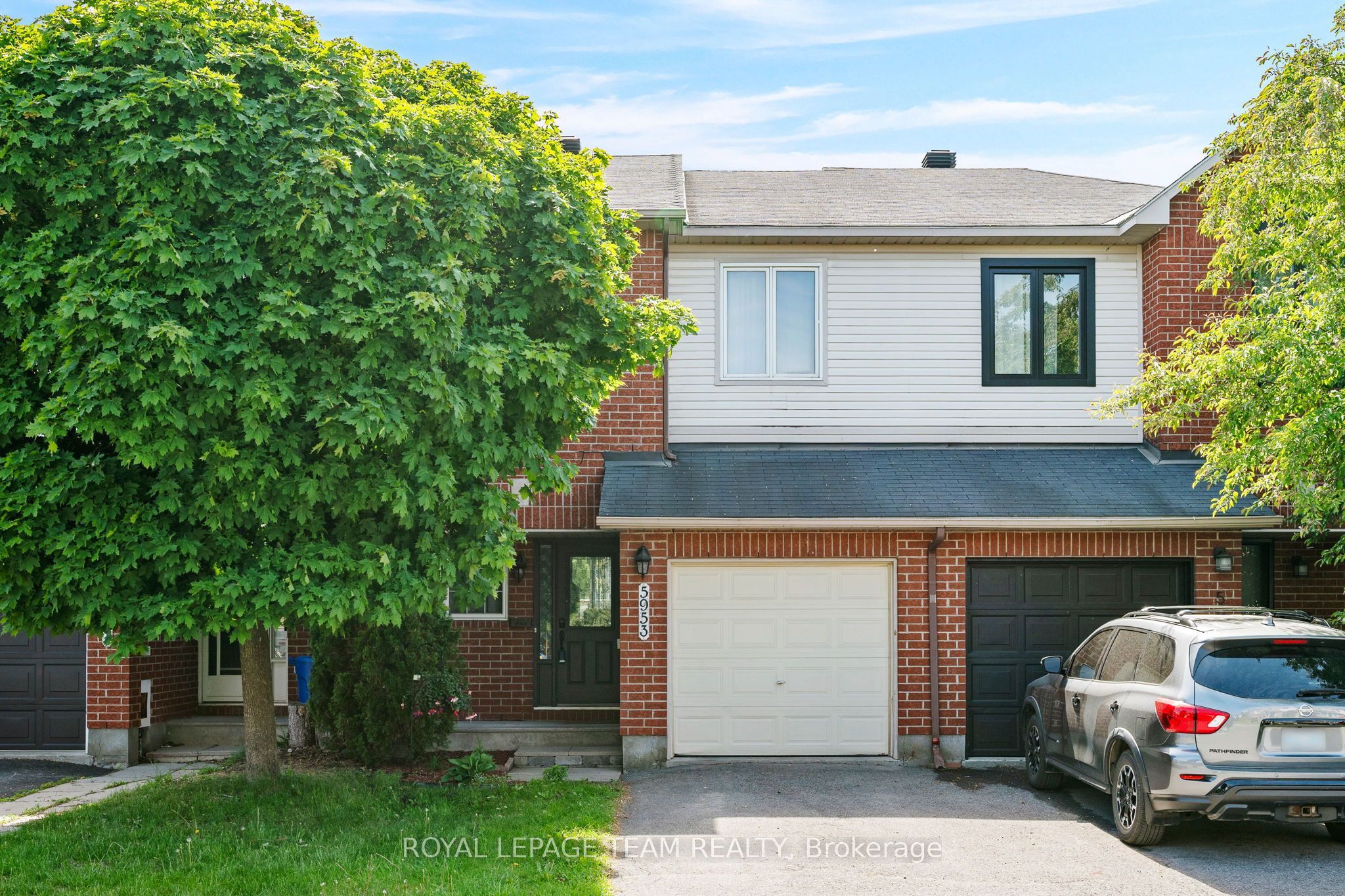5953 Pineglade Crescent Property Photo 1