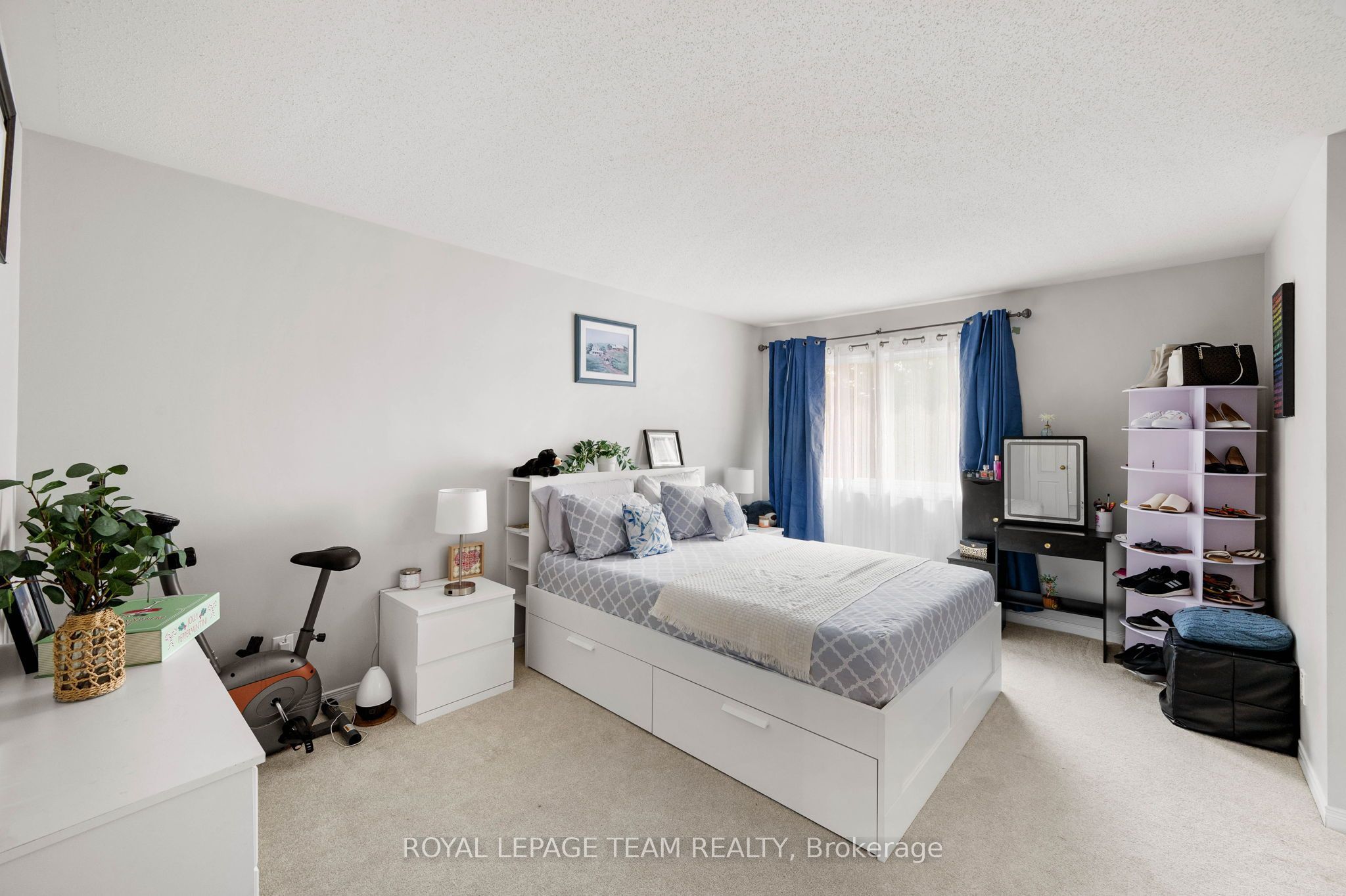 5953 Pineglade Crescent Property Photo 15