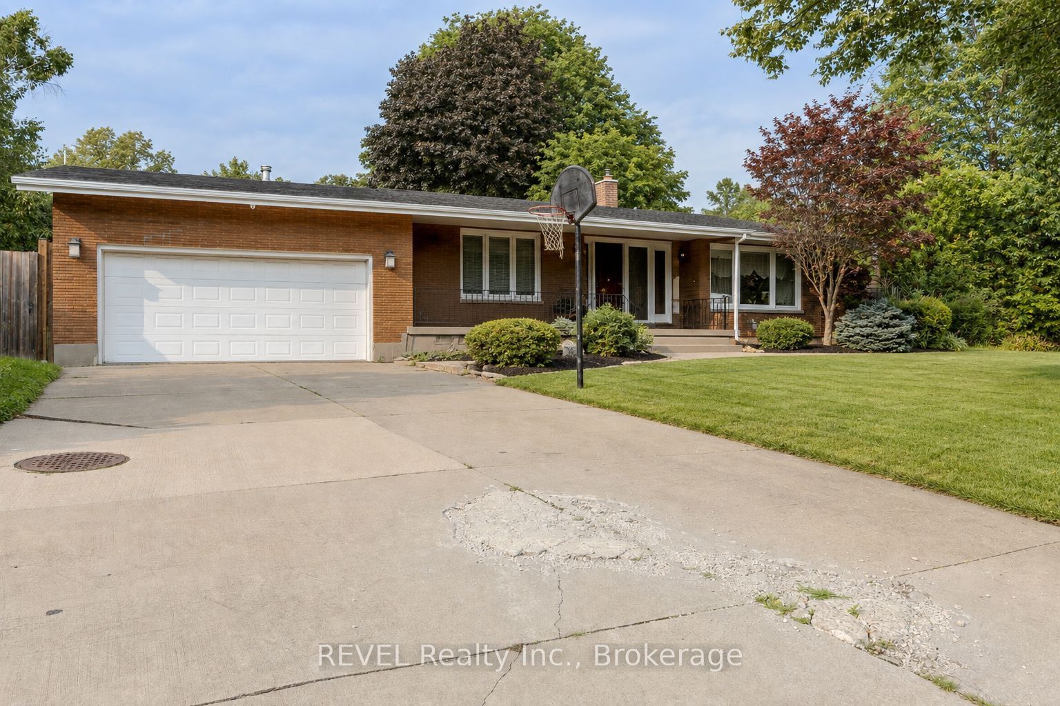 7285 Rolling Acres Crescent