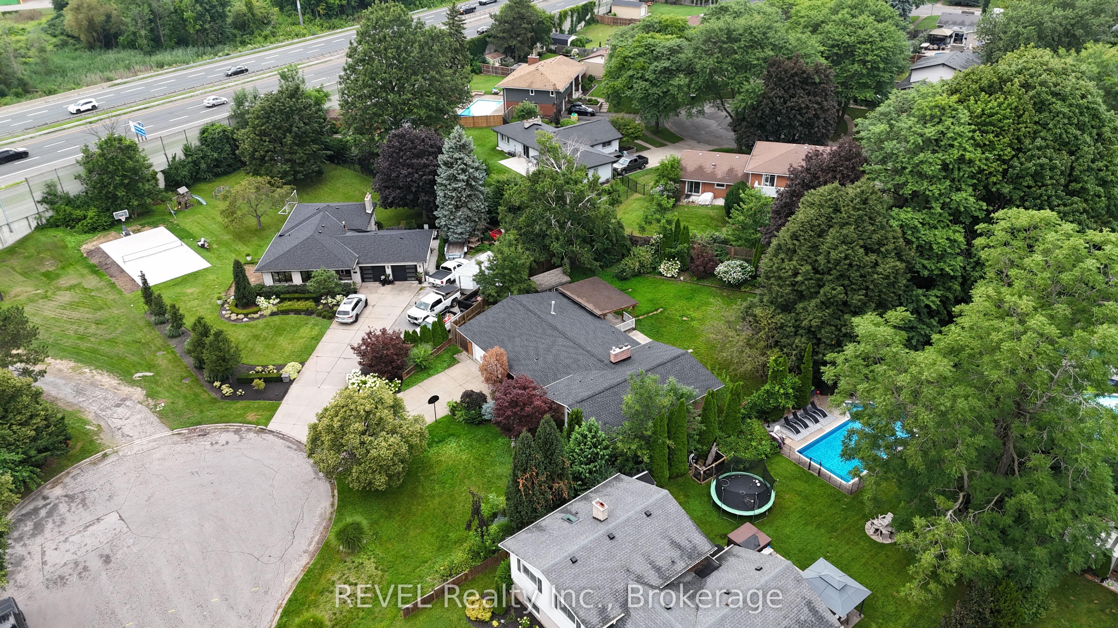 7285 Rolling Acres Crescent Property Photo 4