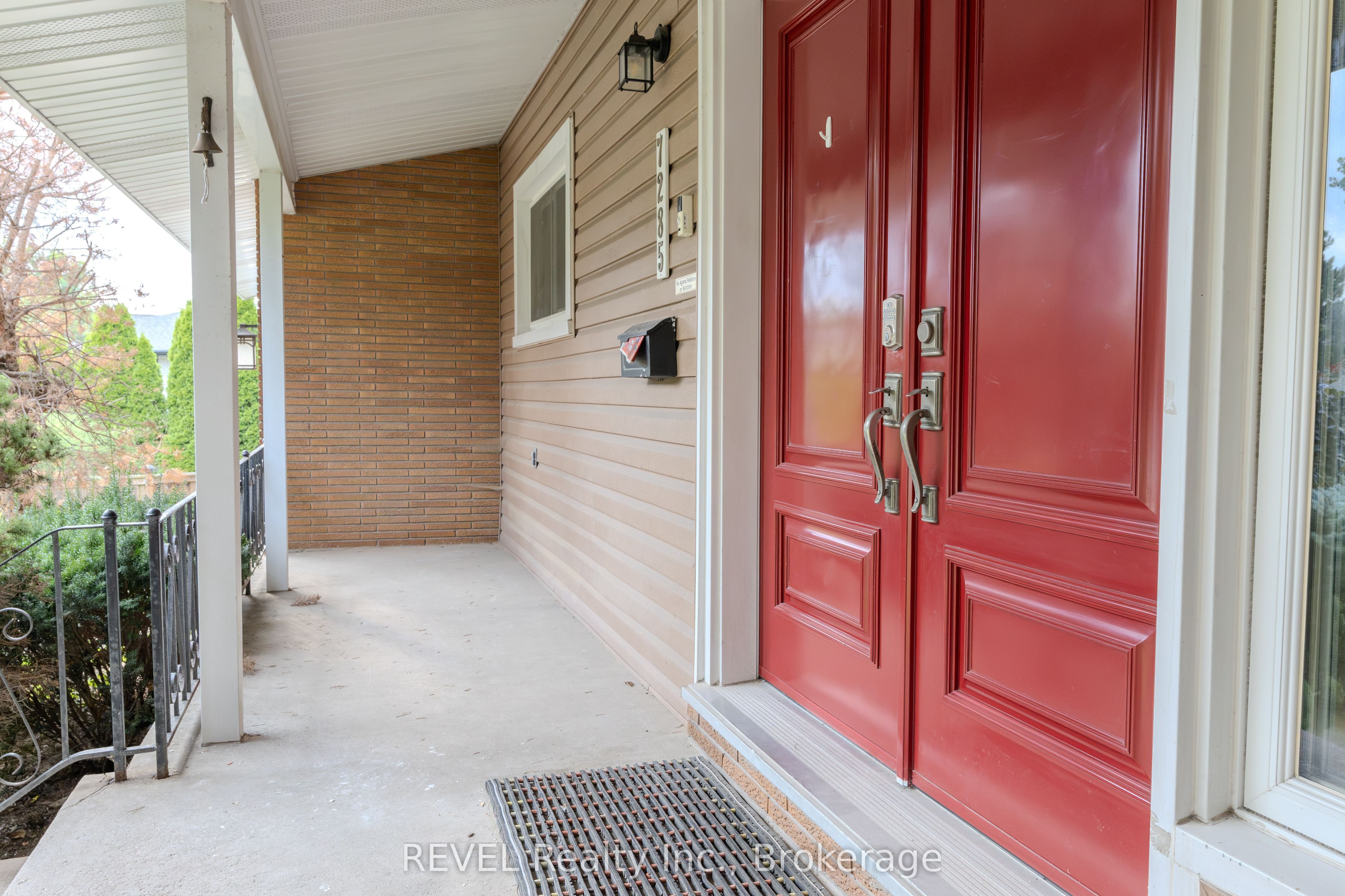 7285 Rolling Acres Crescent Property Photo 5