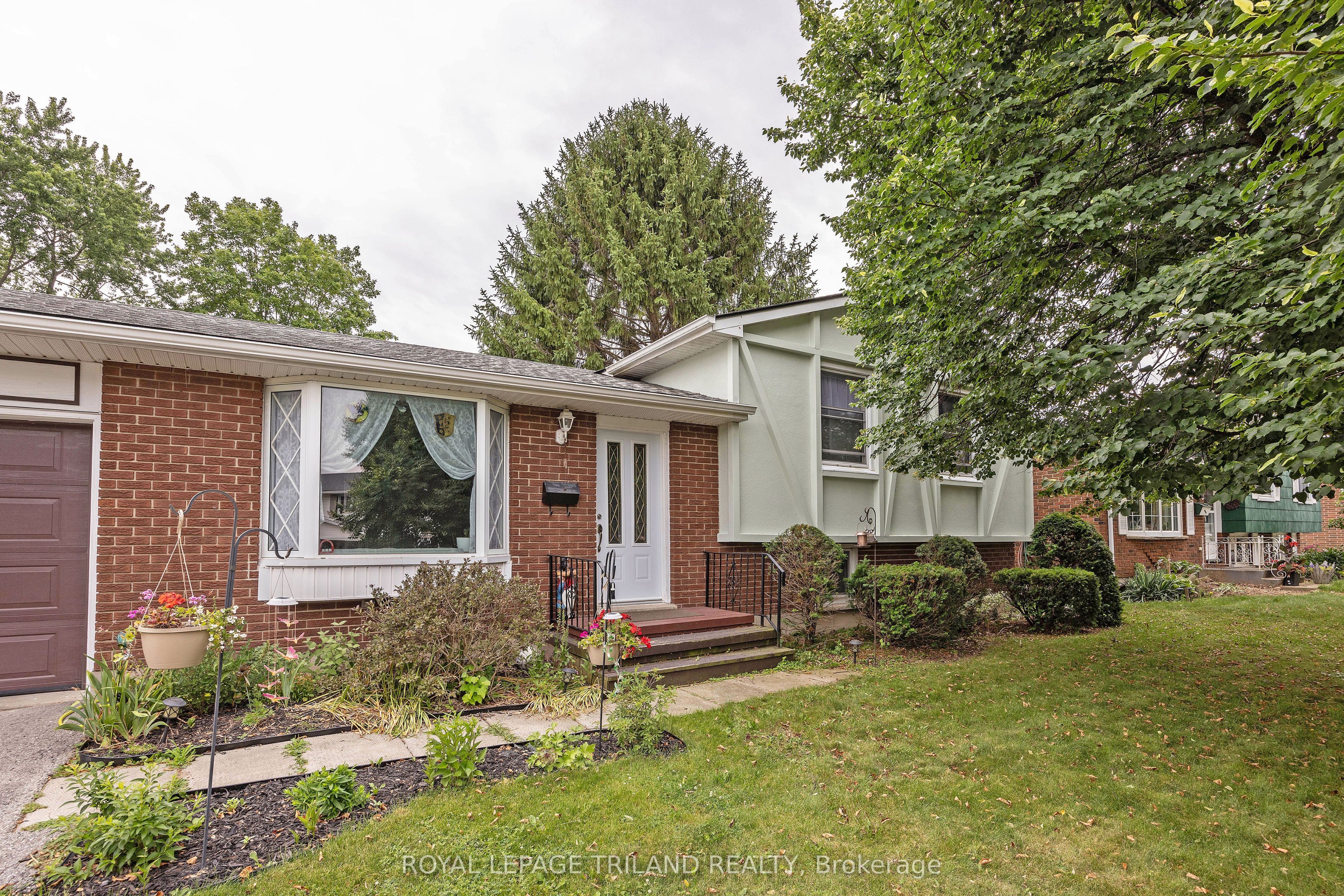 15 Confederation Drive Property Photo 1