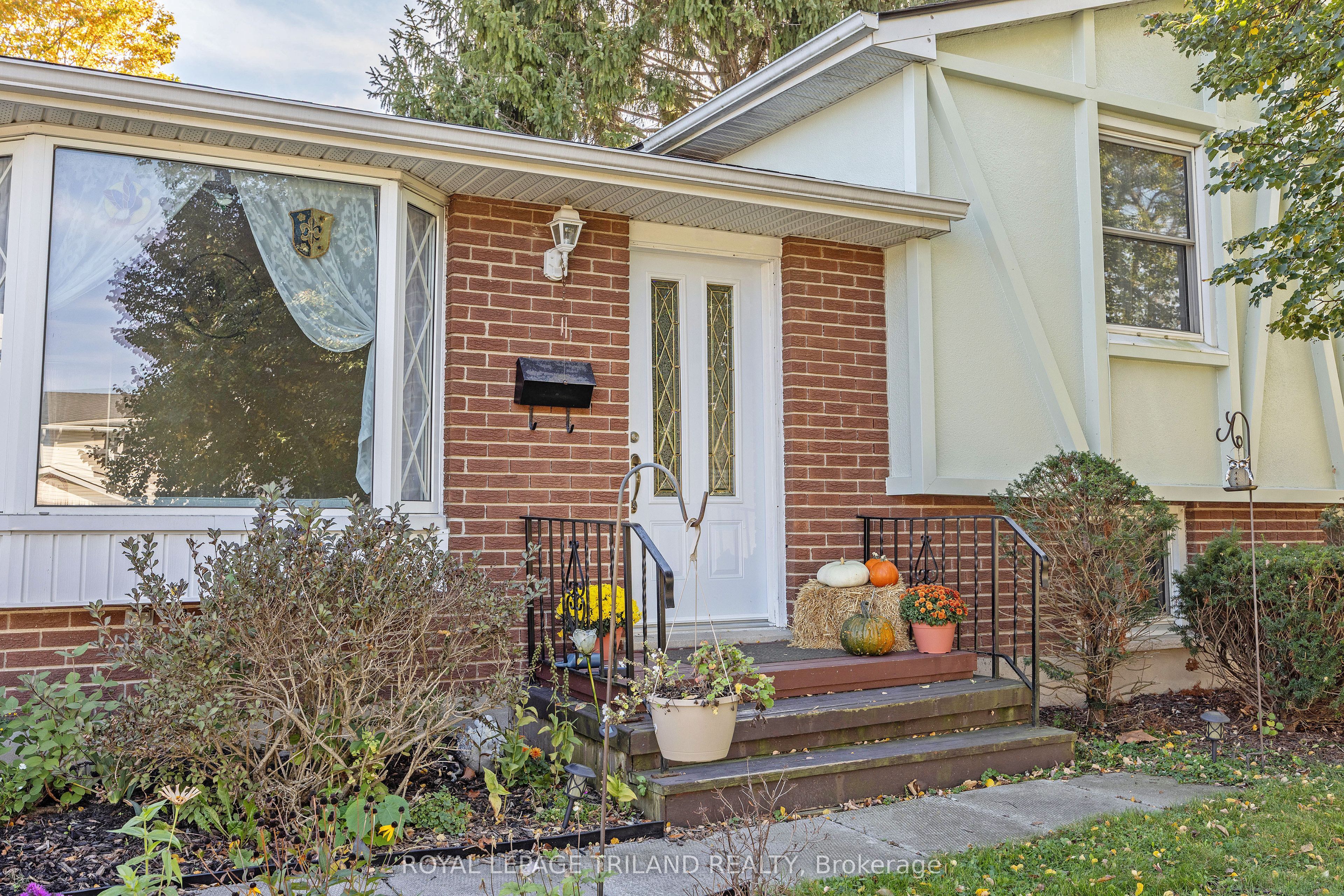 15 Confederation Drive Property Photo 1