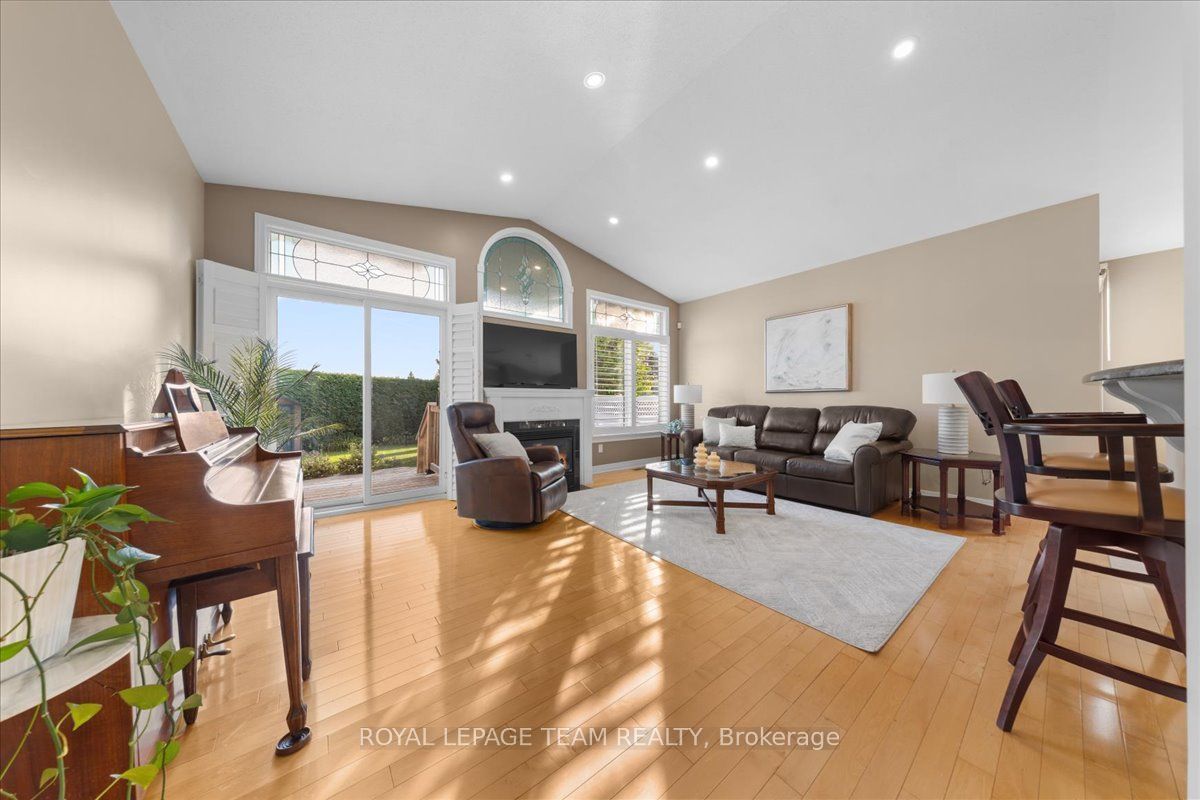 6 Amberlakes Drive Property Photo 6