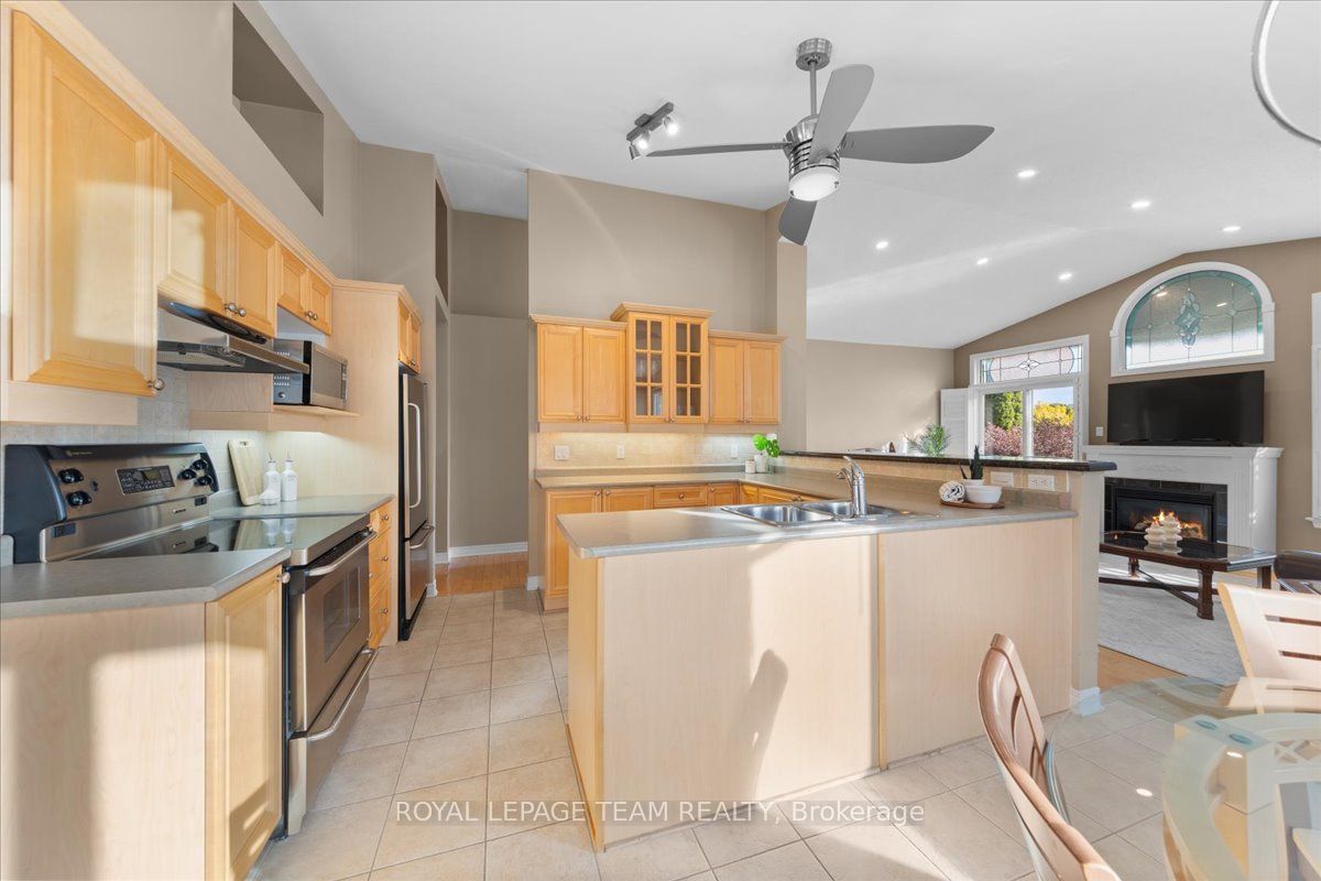 6 Amberlakes Drive Property Photo 14