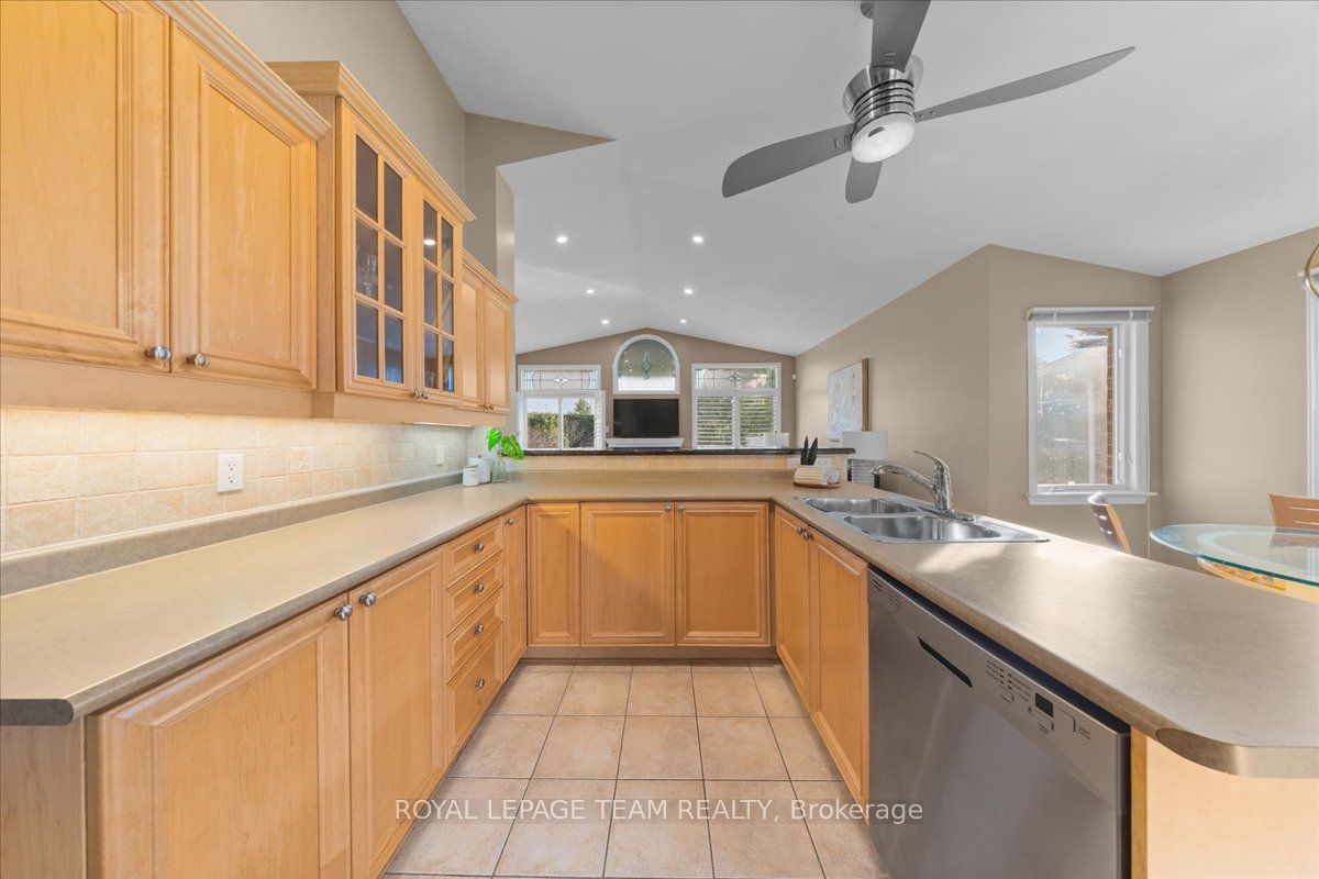 6 Amberlakes Drive Property Photo 15