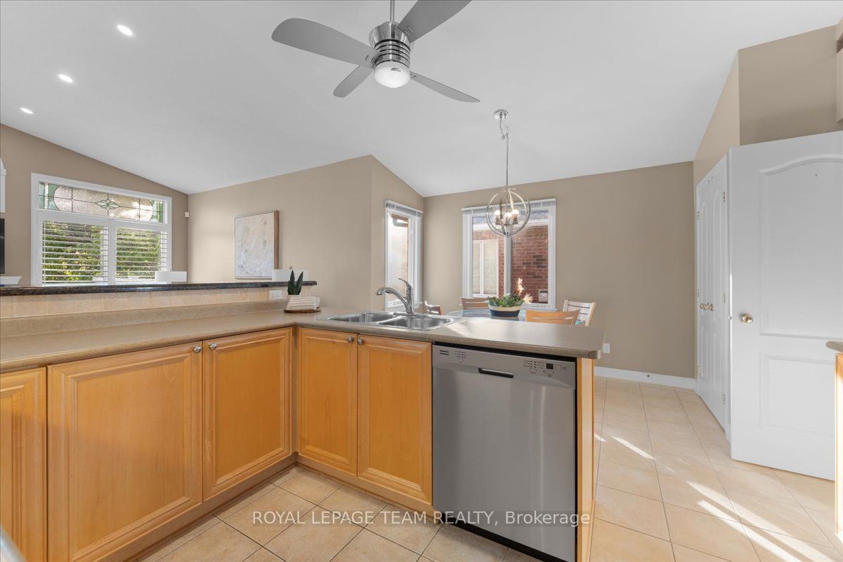 6 Amberlakes Drive Property Photo 17