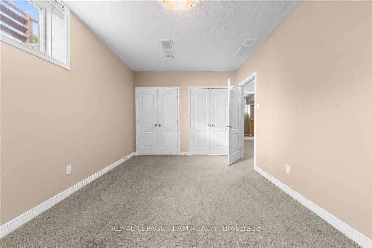 6 Amberlakes Drive Property Photo 19