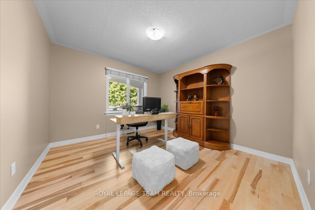 6 Amberlakes Drive Property Photo 21