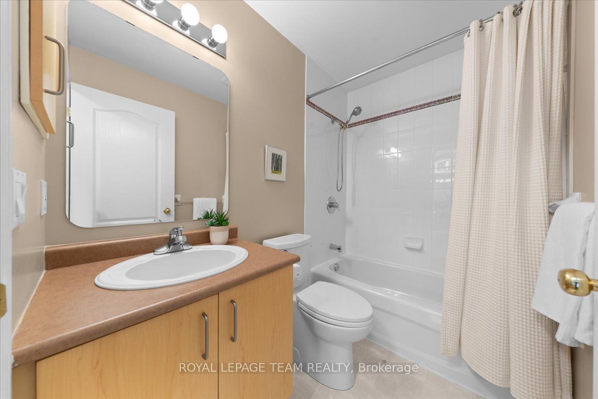 6 Amberlakes Drive Property Photo 22
