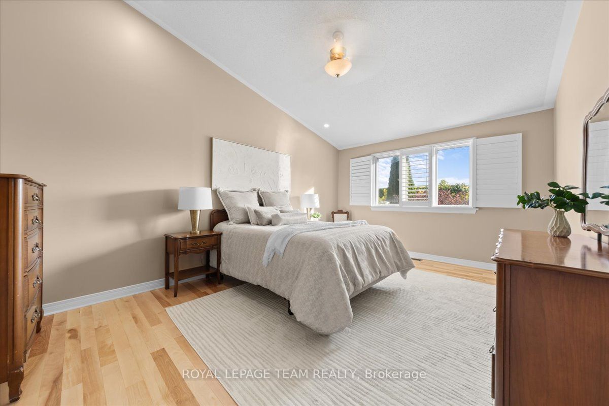 6 Amberlakes Drive Property Photo 23