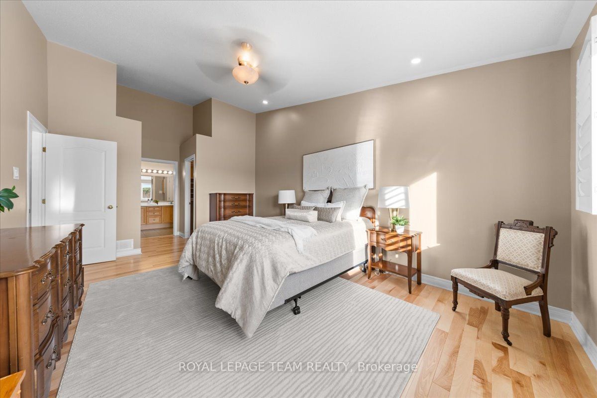 6 Amberlakes Drive Property Photo 24