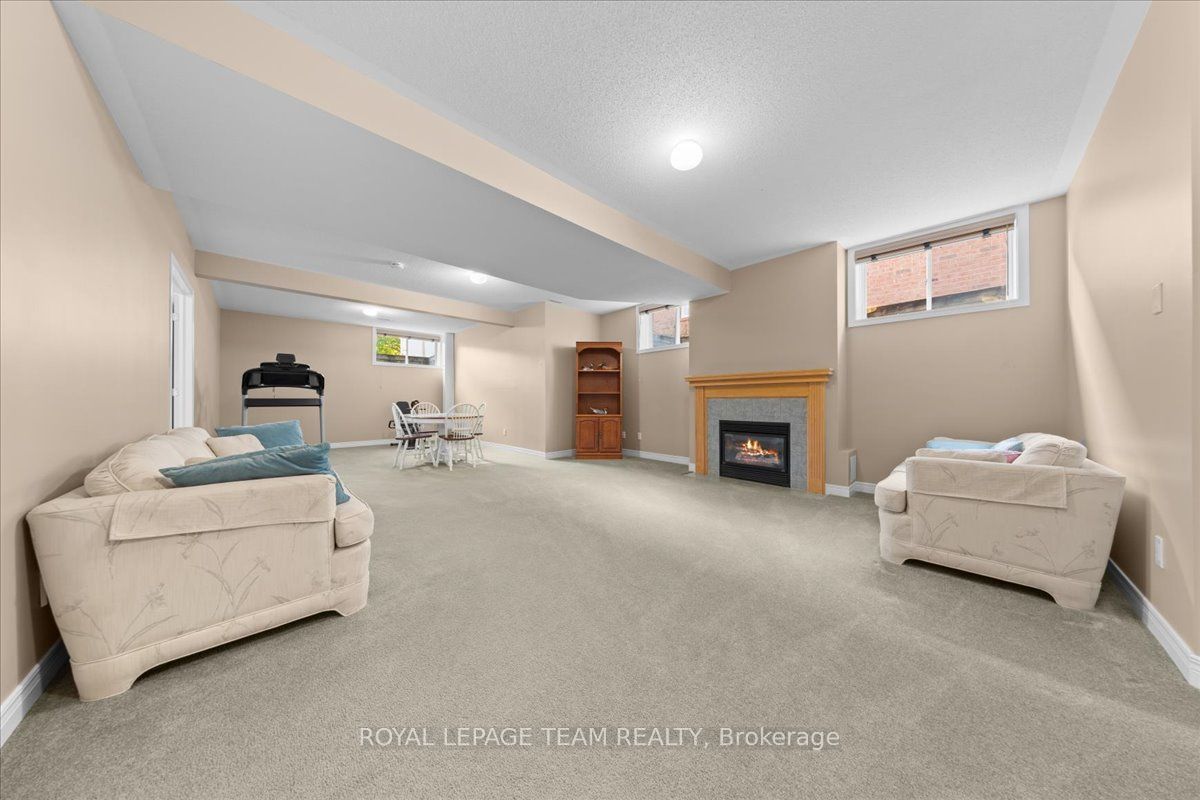 6 Amberlakes Drive Property Photo 28