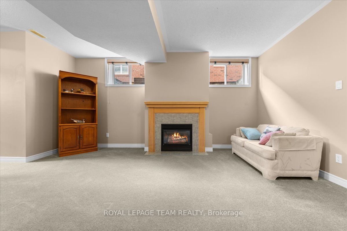 6 Amberlakes Drive Property Photo 29