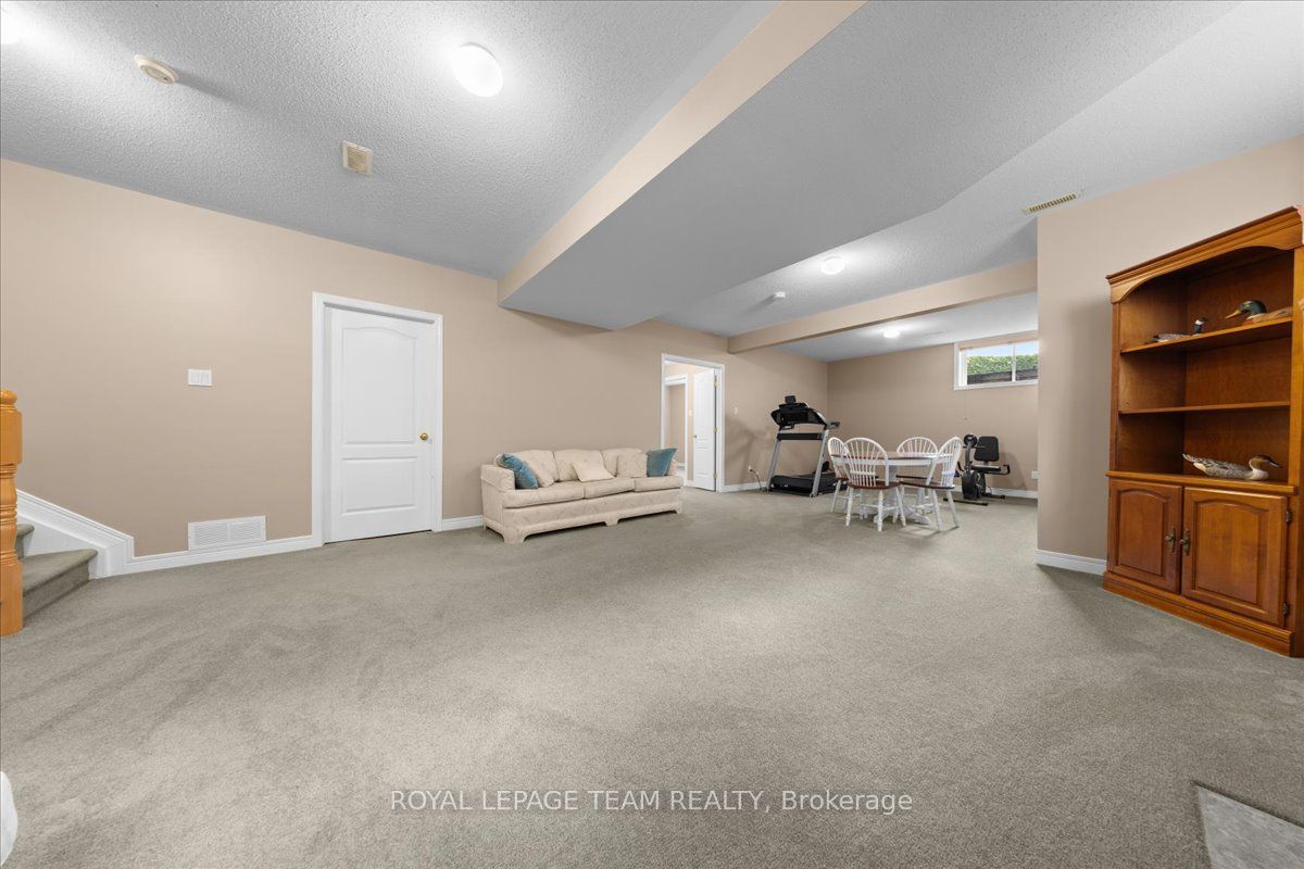 6 Amberlakes Drive Property Photo 30