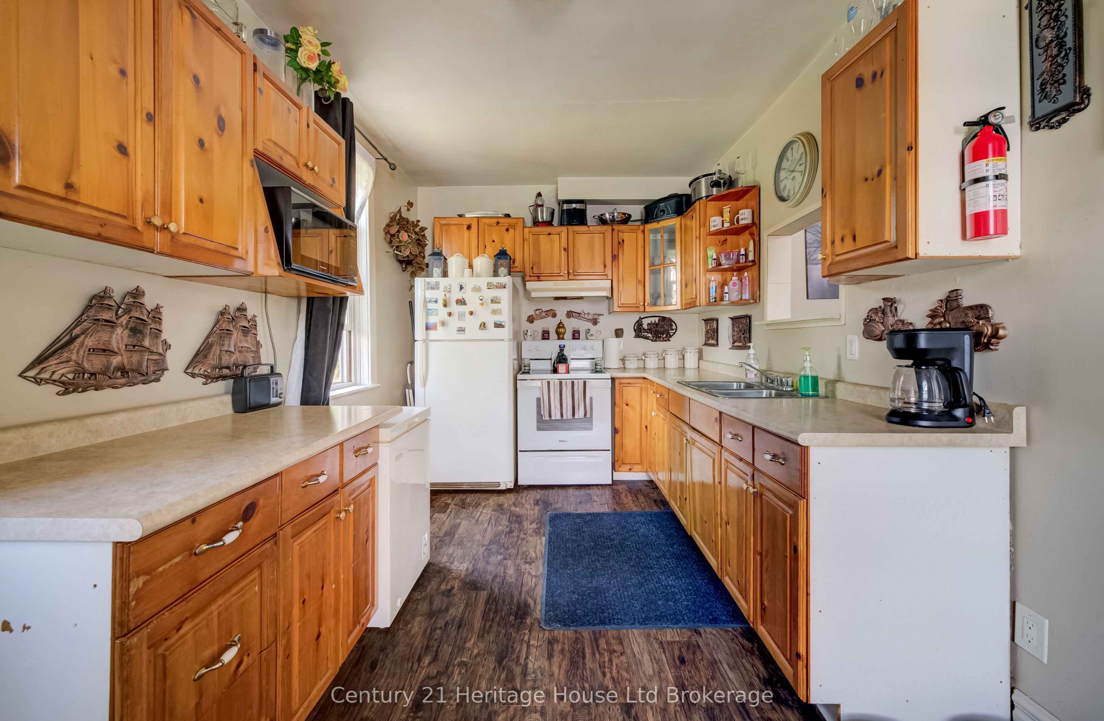 18 William Lane Property Photo 7