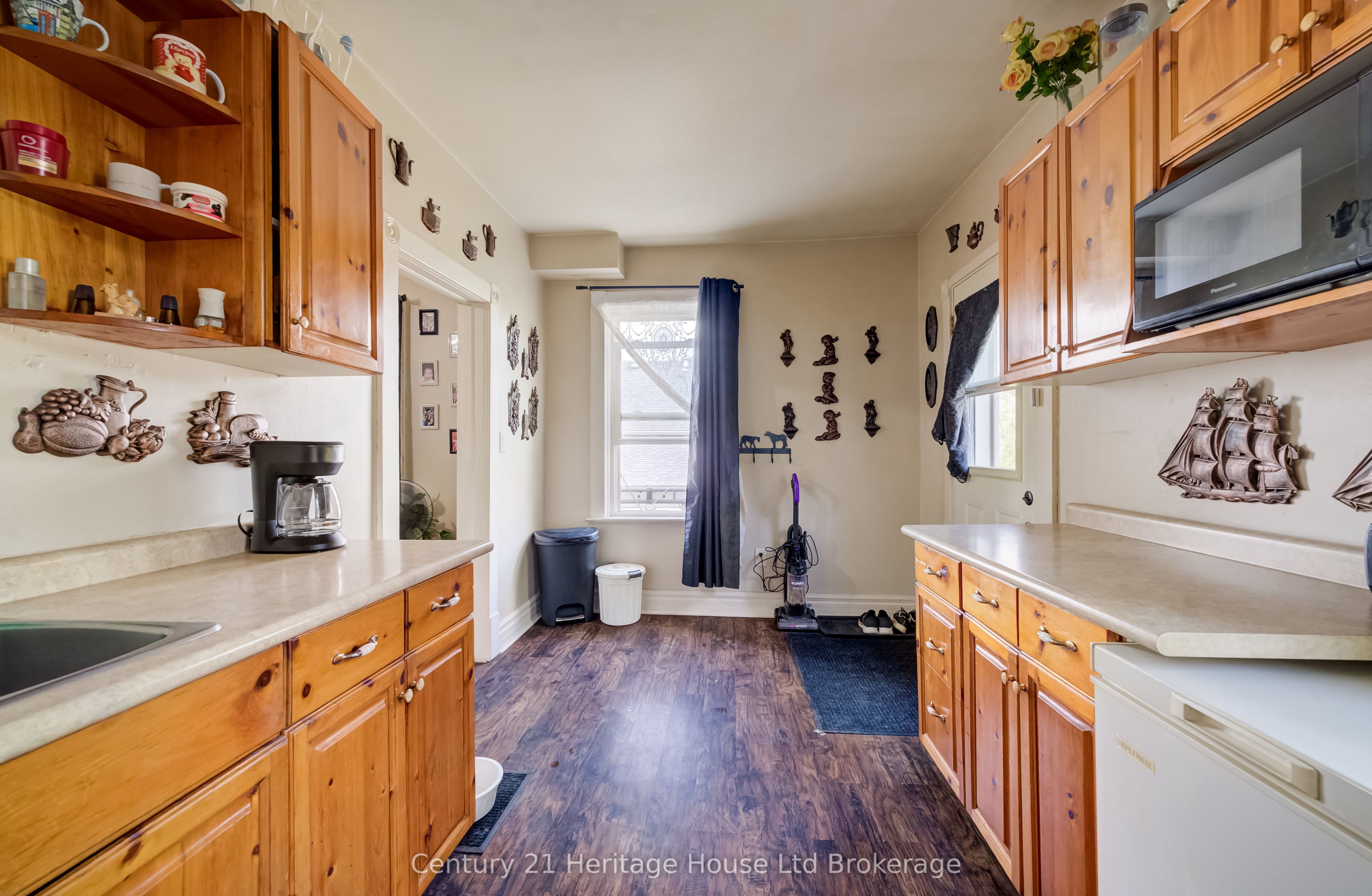 18 William Lane Property Photo 8