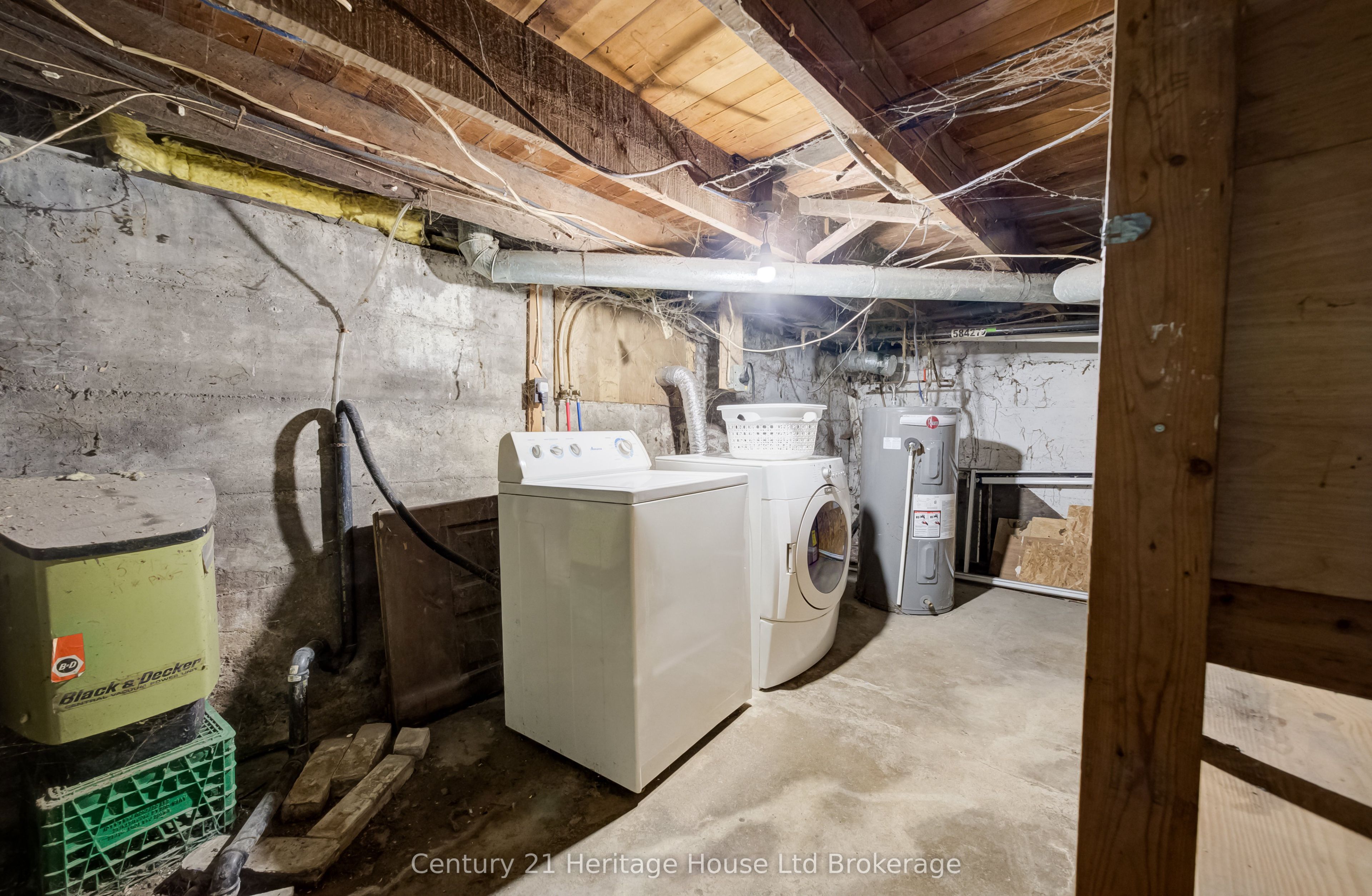 18 William Lane Property Photo 13