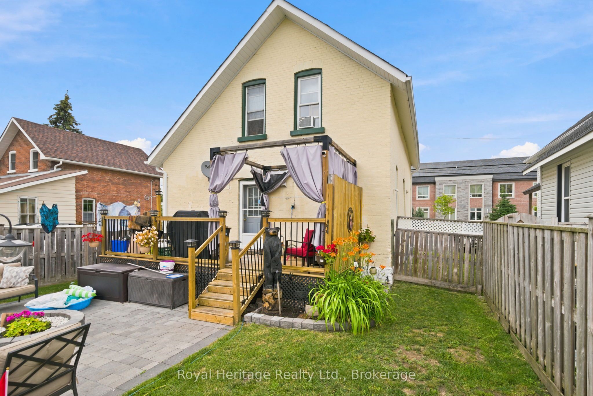 61 Lindsay Street N Property Photo 3