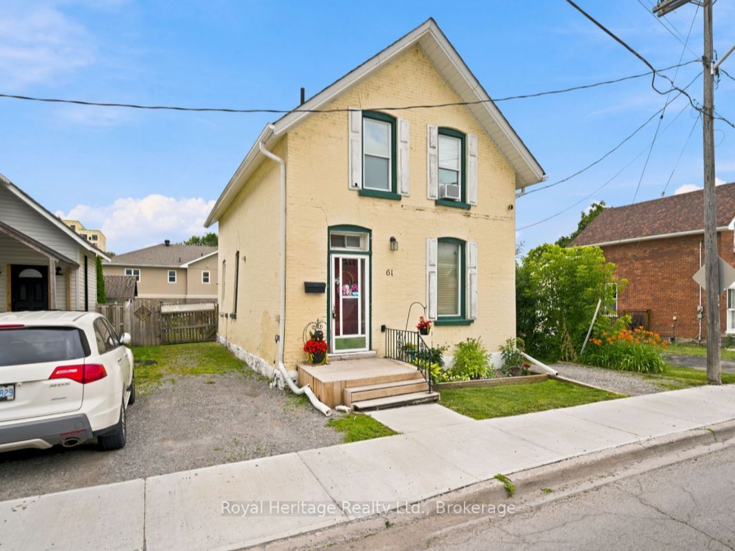 61 Lindsay Street N Property Photo 4