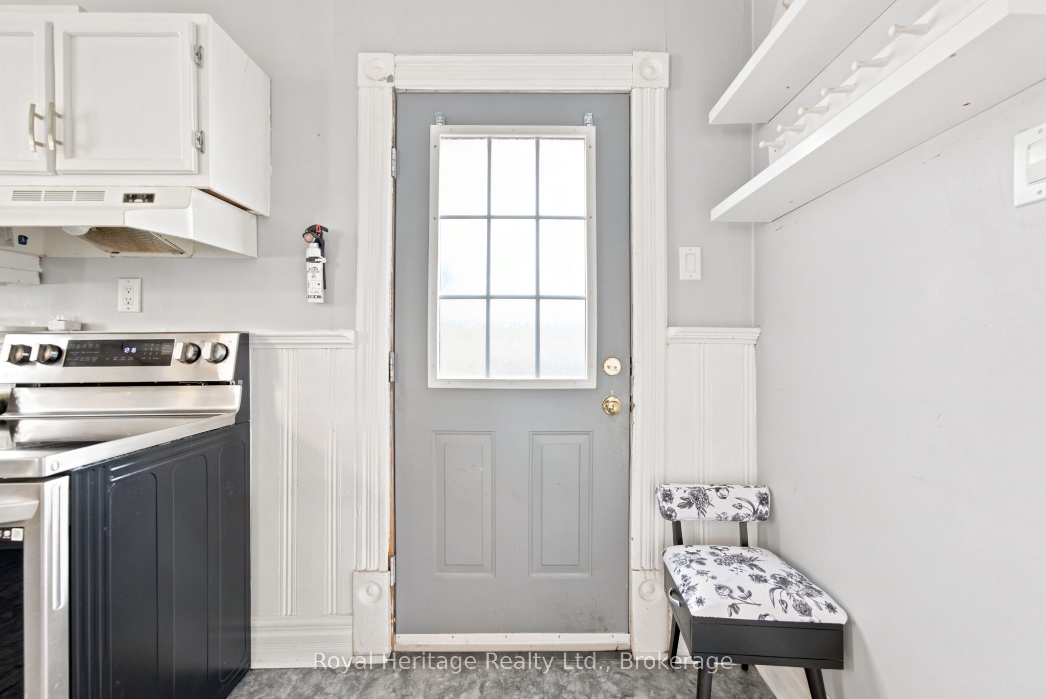 61 Lindsay Street N Property Photo 5
