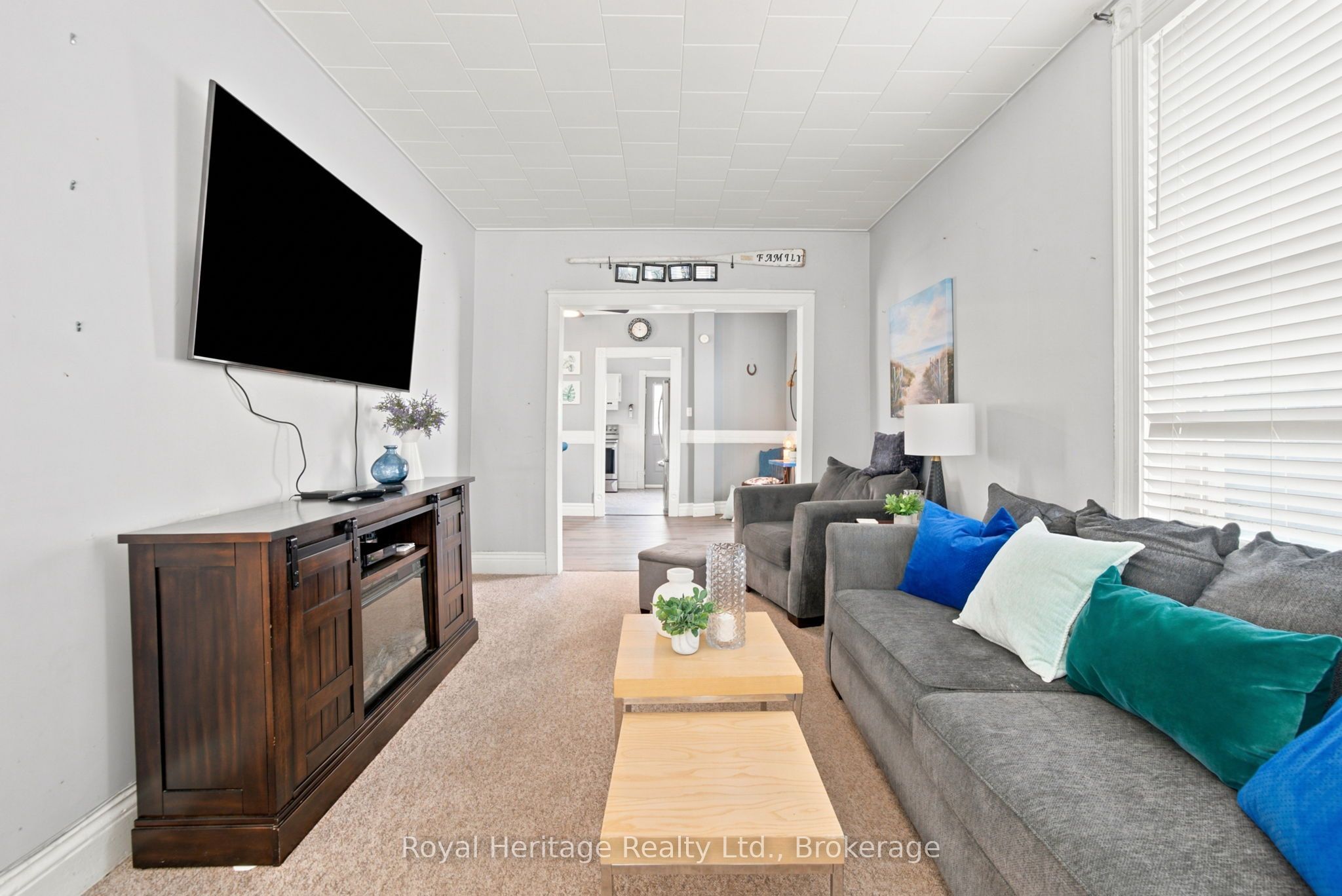 61 Lindsay Street N Property Photo 7