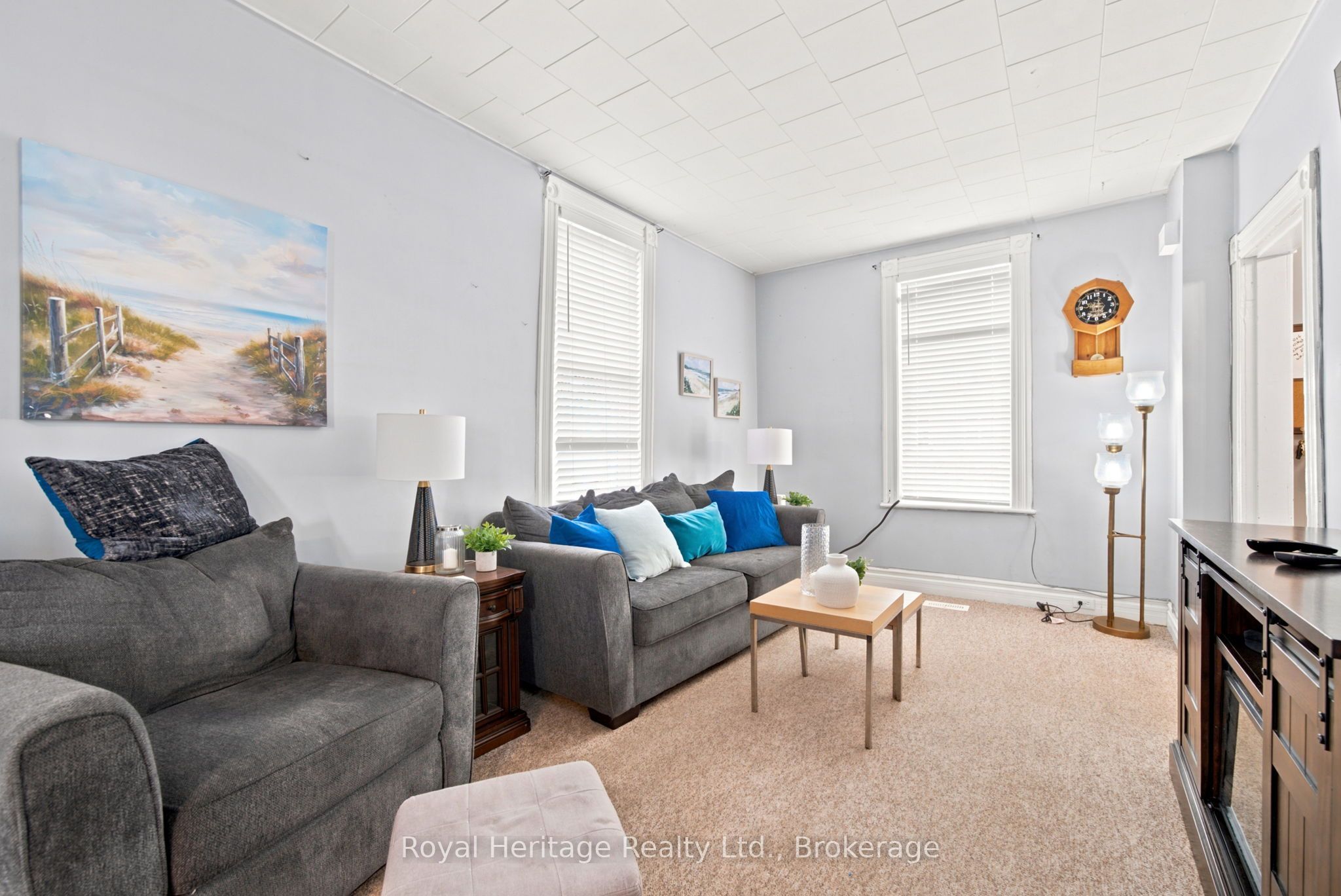 61 Lindsay Street N Property Photo 8