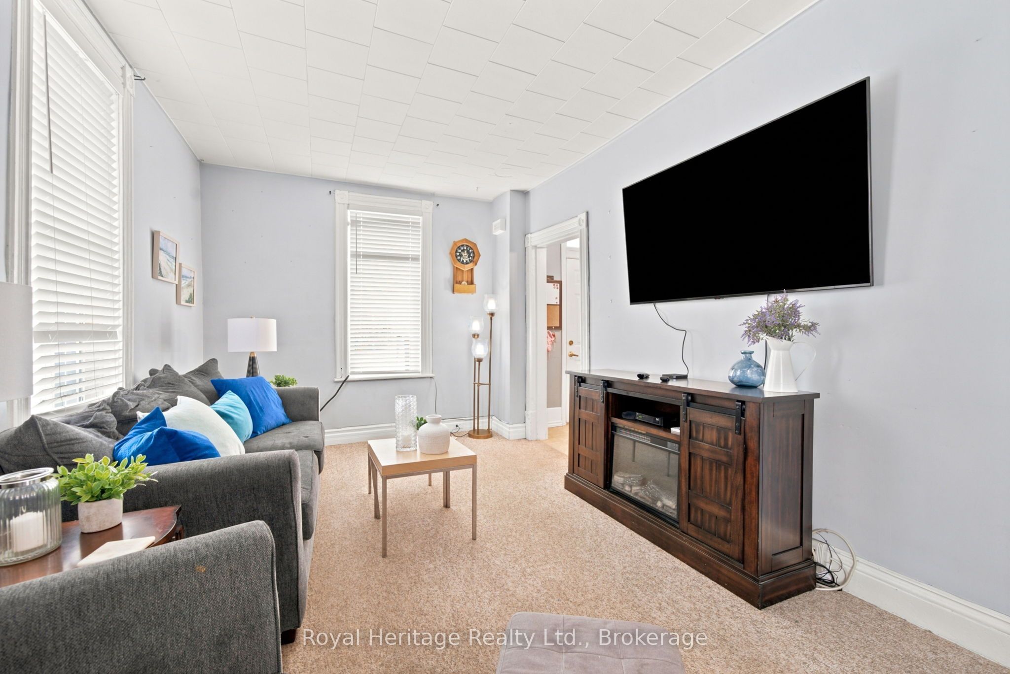 61 Lindsay Street N Property Photo 9