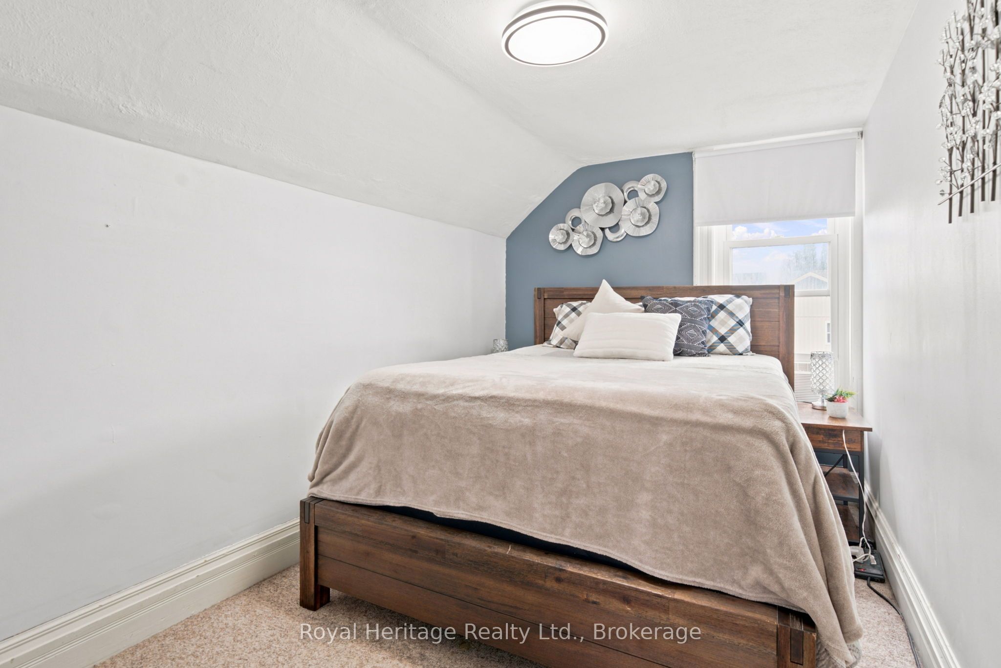 61 Lindsay Street N Property Photo 19