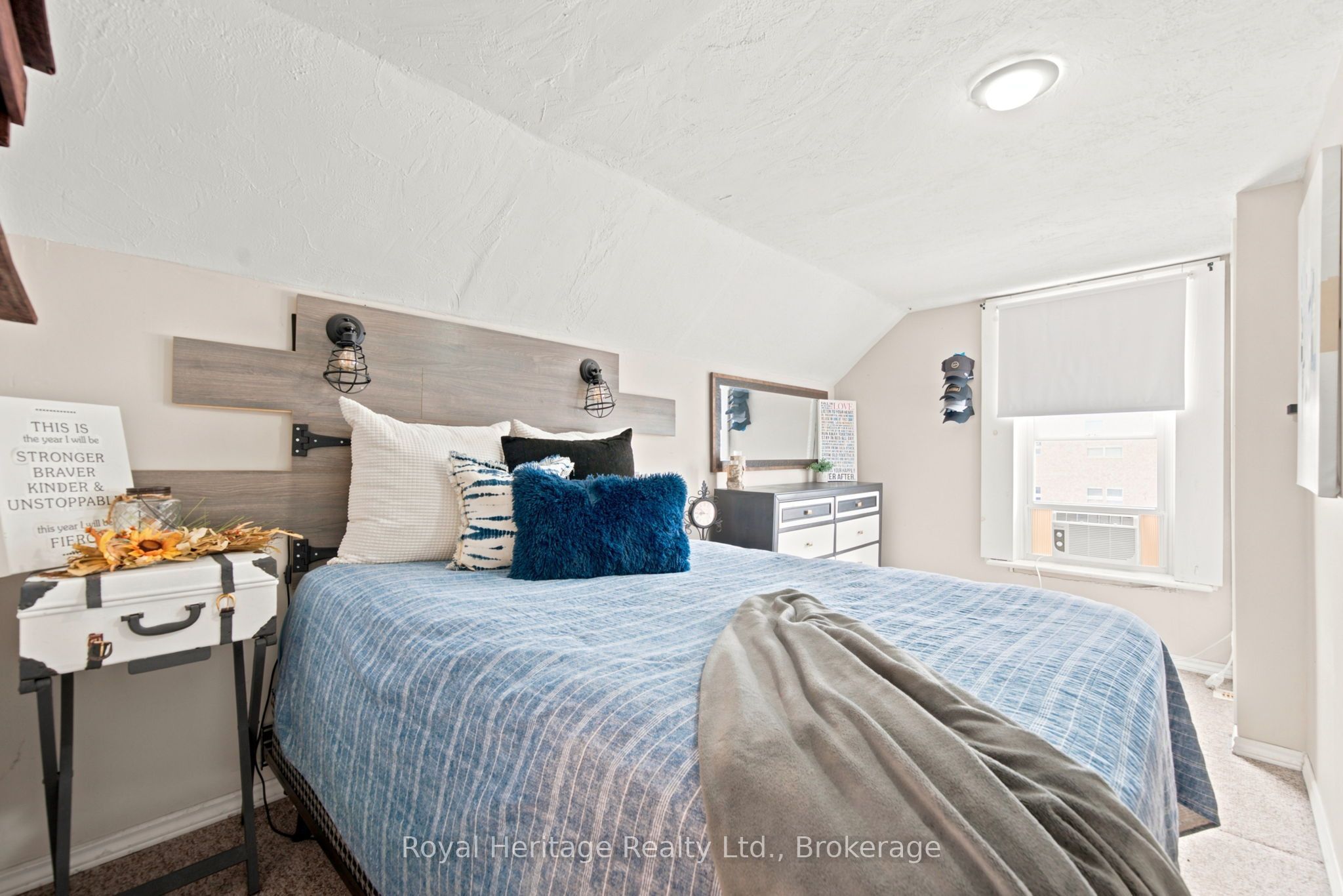 61 Lindsay Street N Property Photo 22