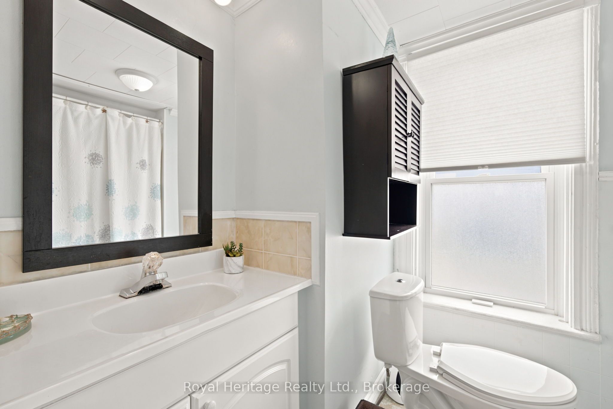 61 Lindsay Street N Property Photo 24