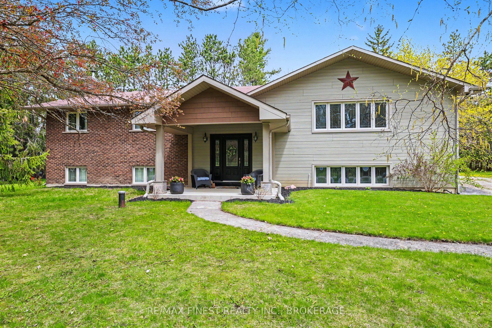 2518 Rideau Ferry Road Property Photo 1