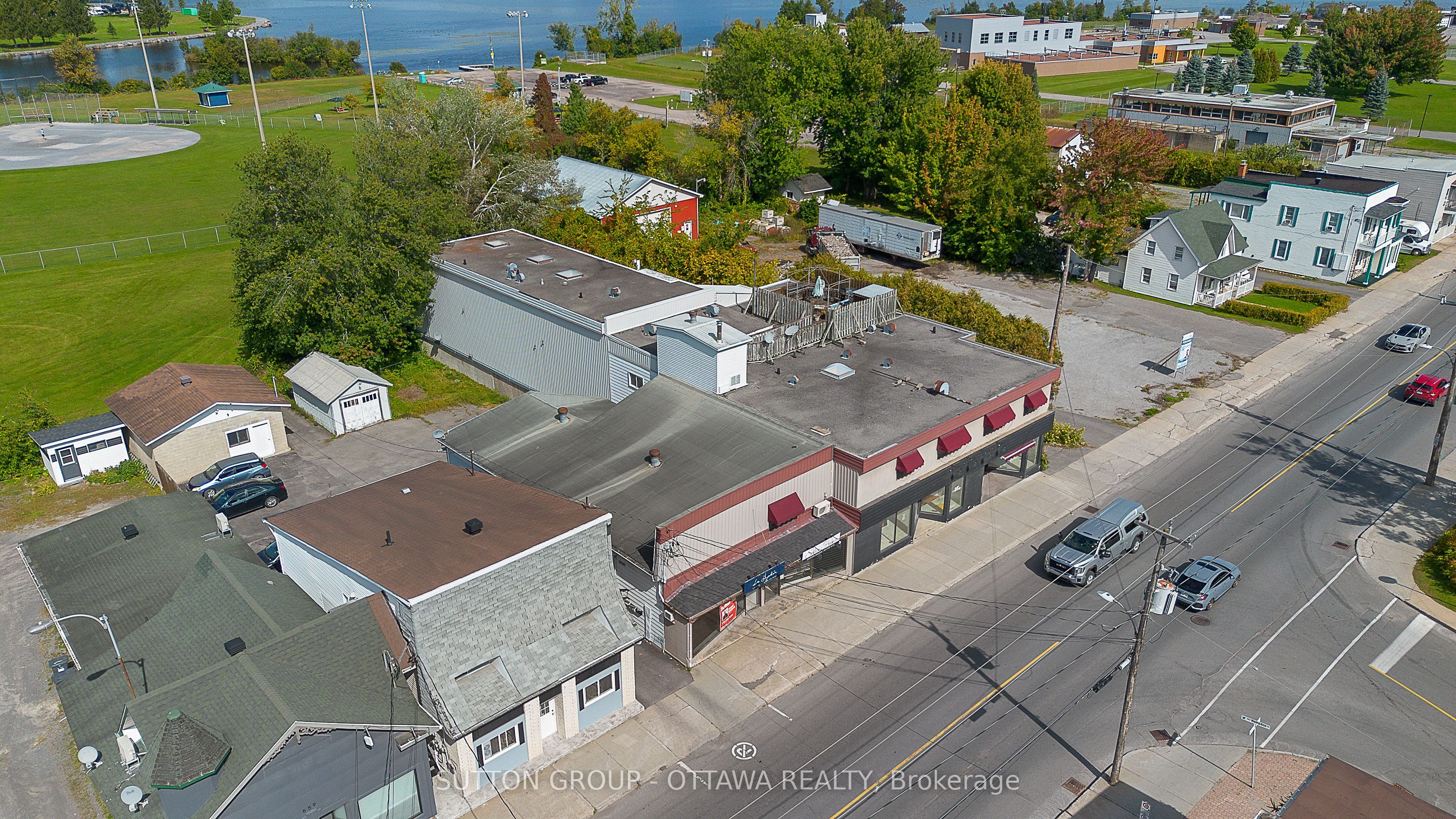 669-671 Main Street E Property Photo 1